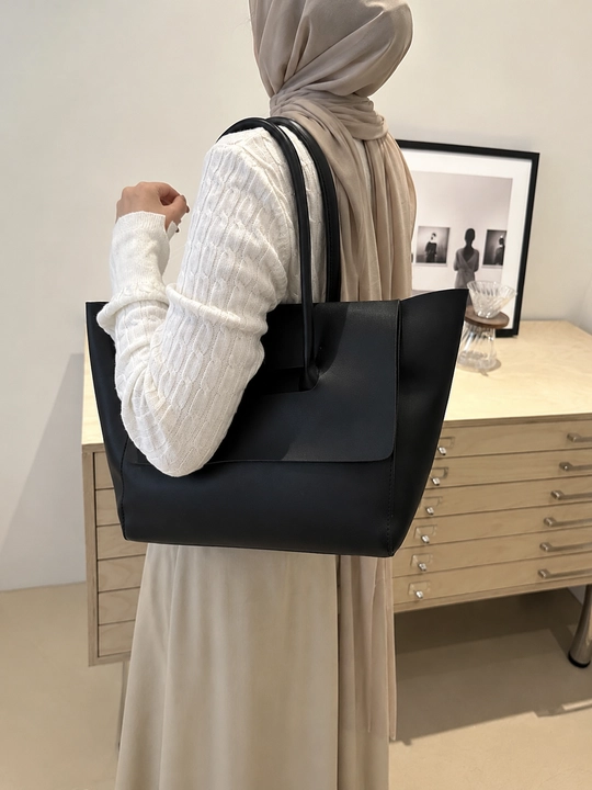 Ayollar uchun katta tote sumka, PU material, klapanli va tutqichli