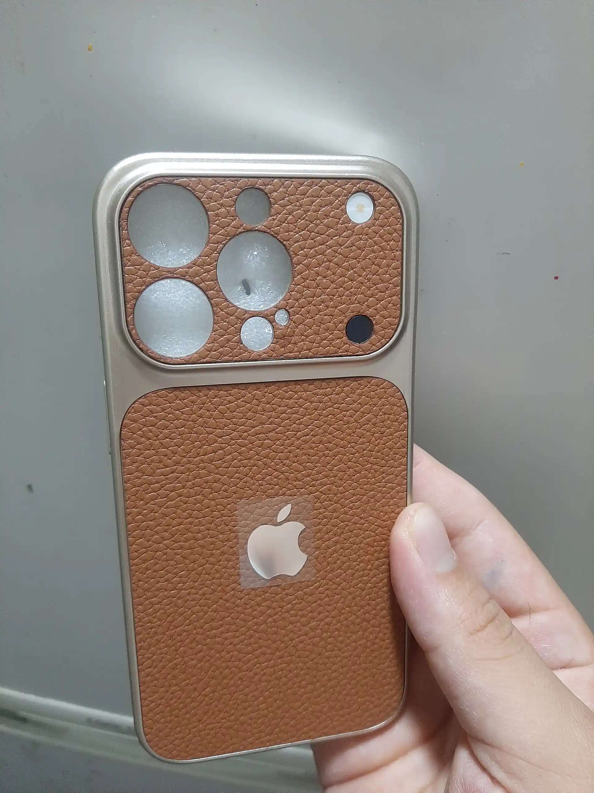 IPhone 17 Pro uslubida chexol iPhone Pro va Pro Max uchun