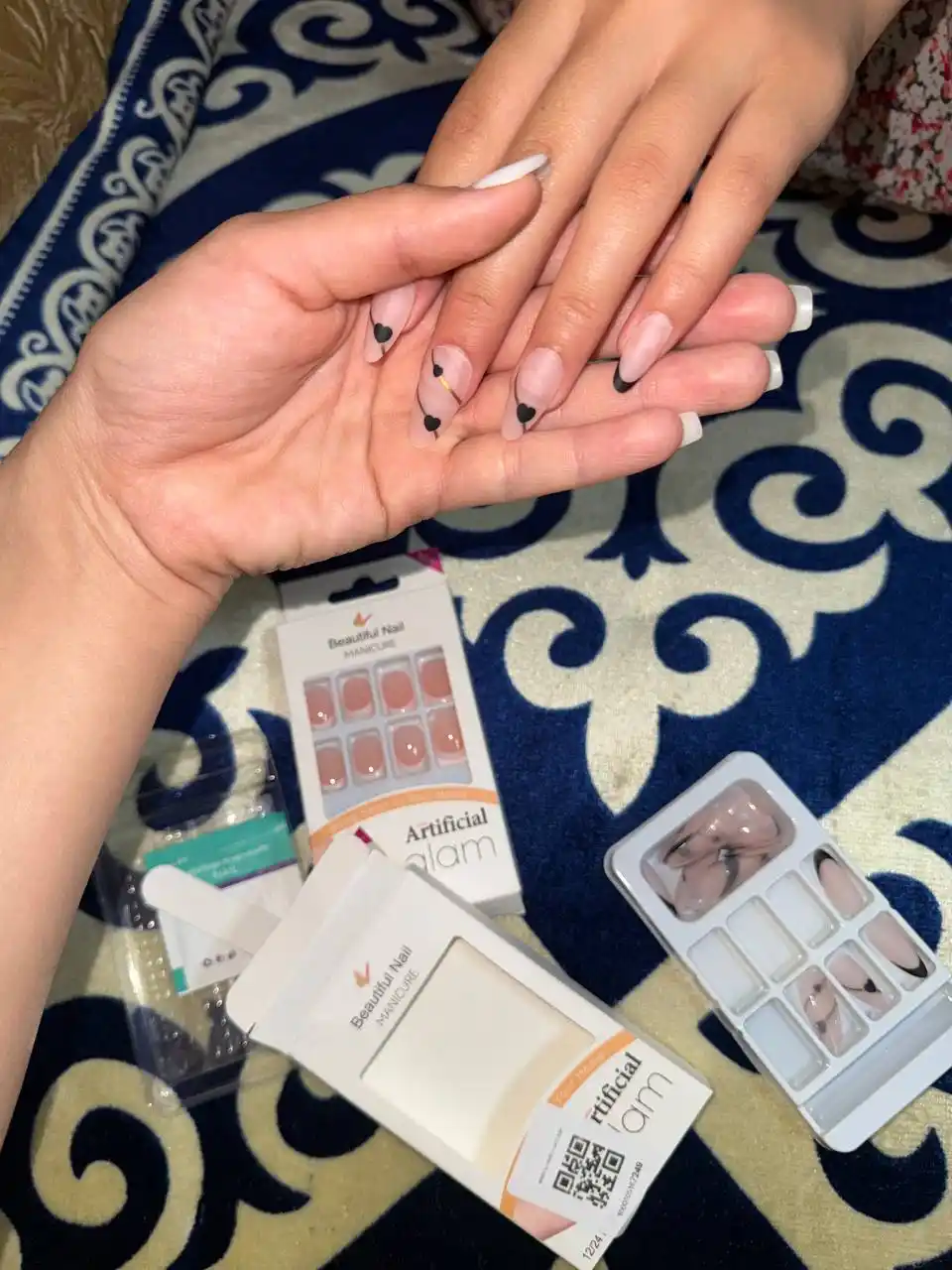Ulama tirnoqlar, 24 dona + manikyur to‘plami, turli dizaynda, tezkor salon manikyuri