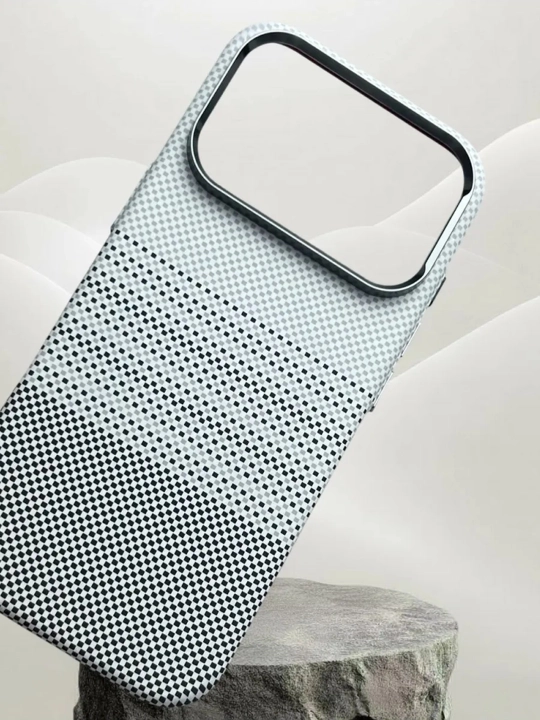 IPhone uchun karbon dizaynli MagSafe himoya g‘ilofi 13 Pro – 18 Pro Max