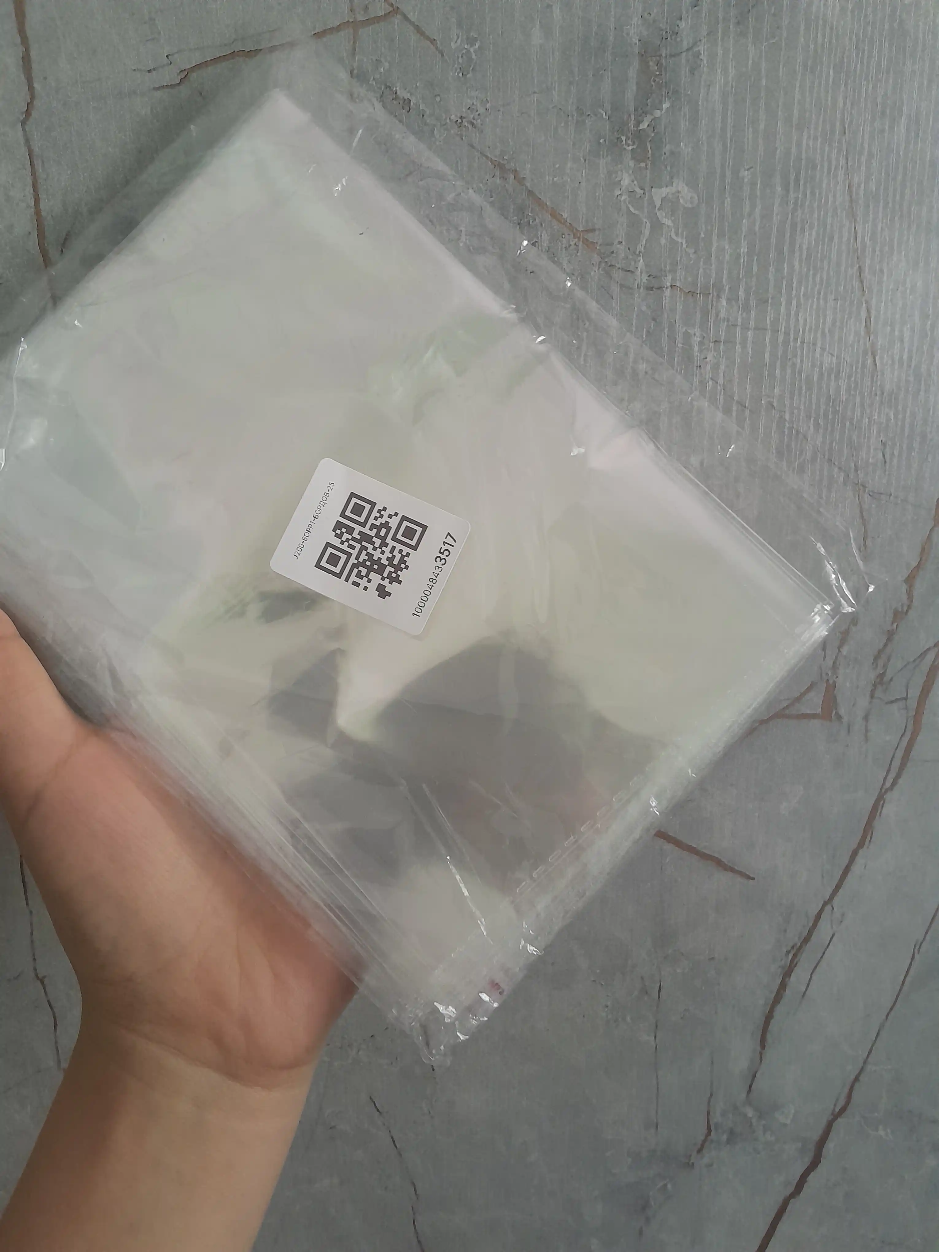 Bopp-paket qadoqlash uchun, yopishuvchi klapani bilan, turli o'lchamda