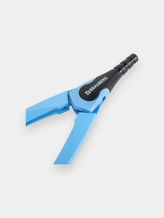 Готовальня BRAUBERG "ULTRA", 4 пр.: циркуль 135 мм, запасной грифель, насадка, 210822
