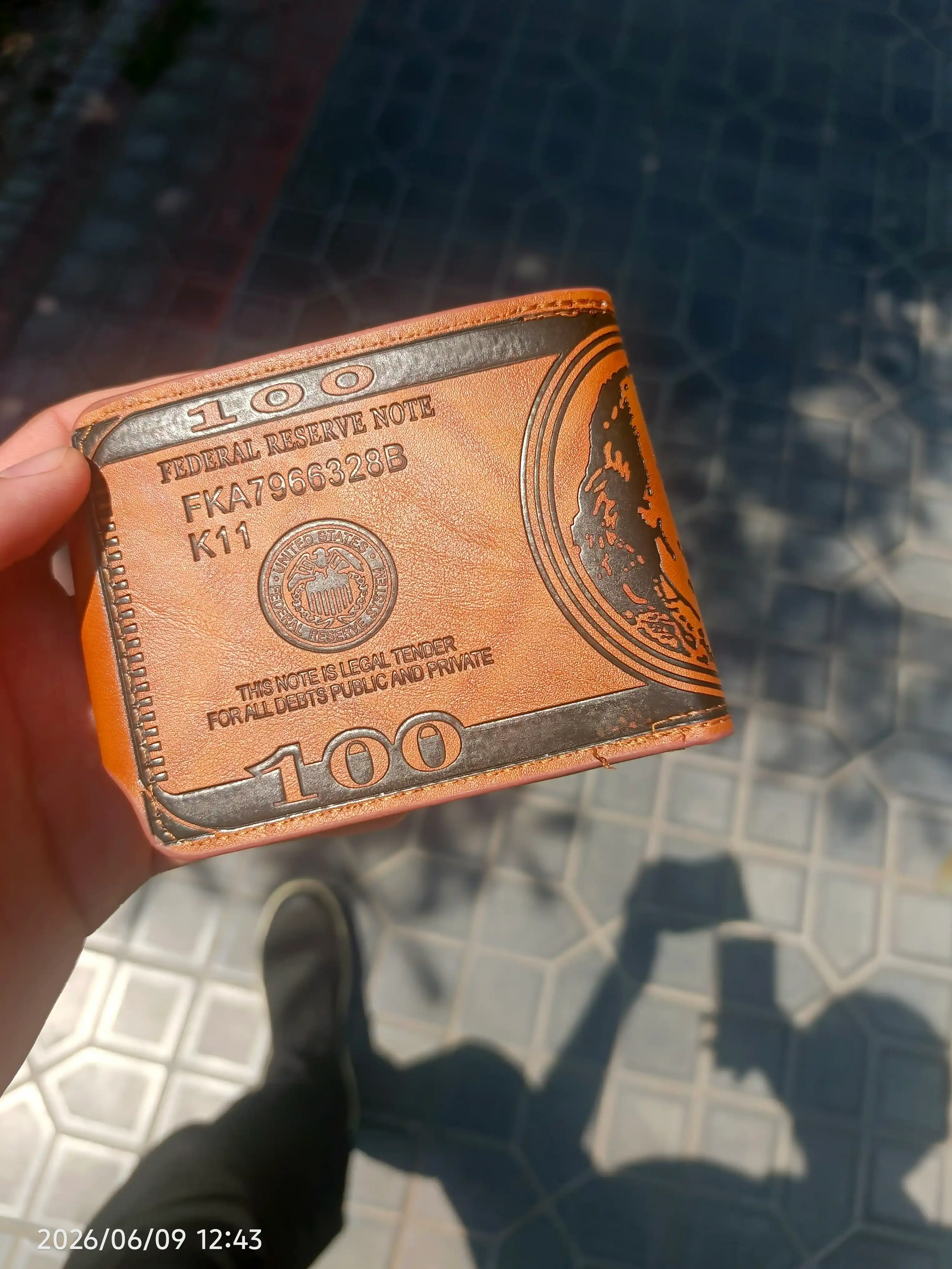Erkaklar hamyoni, dollar rasmi bilan