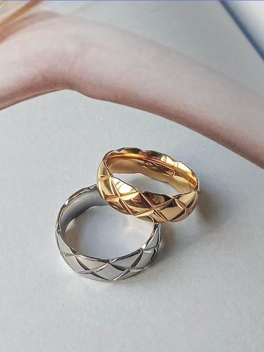 Ayollar va qizlar uchun, nafis "Cartier" uslubidagi uzuklar