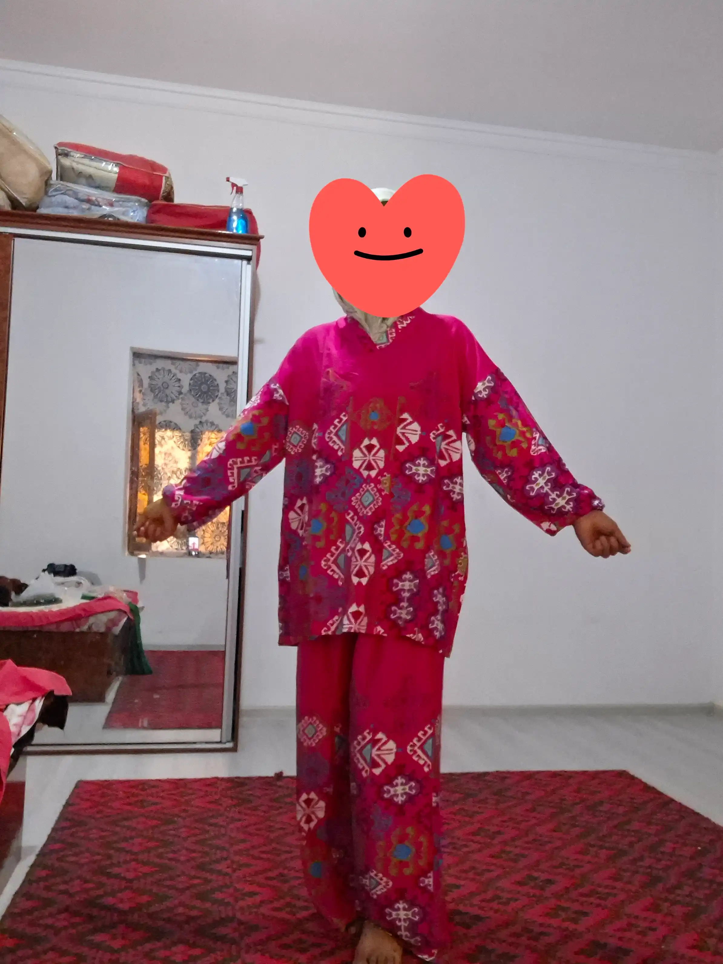 Ayollar milliy kostyumi ikki qismli, shimli tunika, erkin bichimli, 44-50 o‘lcham
