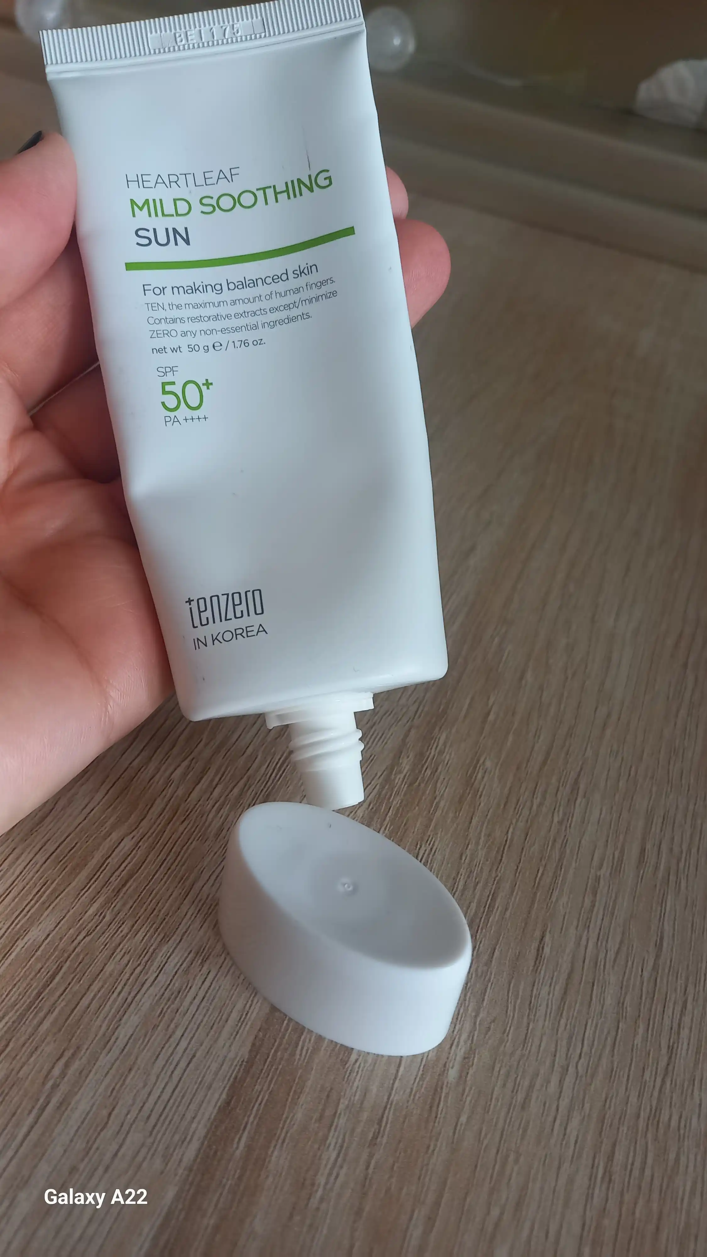 Quyoshdan himoyalovchi kremi yuz uchun tinchlantiruvchi SPF50+ PA++++, Tenzero