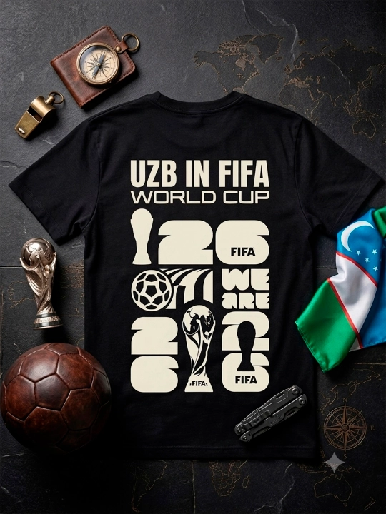 Erkaklar uchun sport futbolkasi UZB IN FIFA — qora rang, printli, paxtali