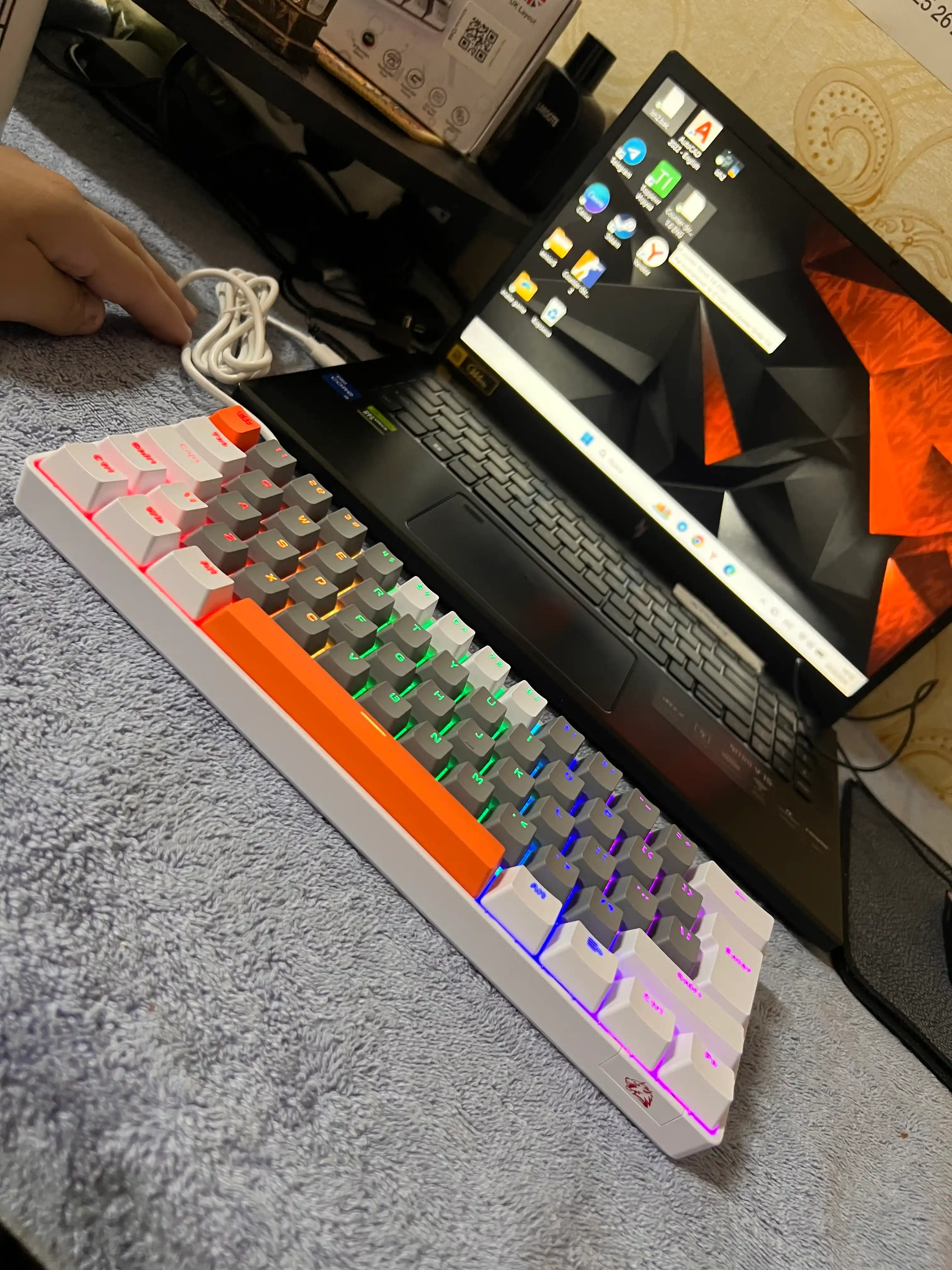O'yin mexanik klaviaturasi T60