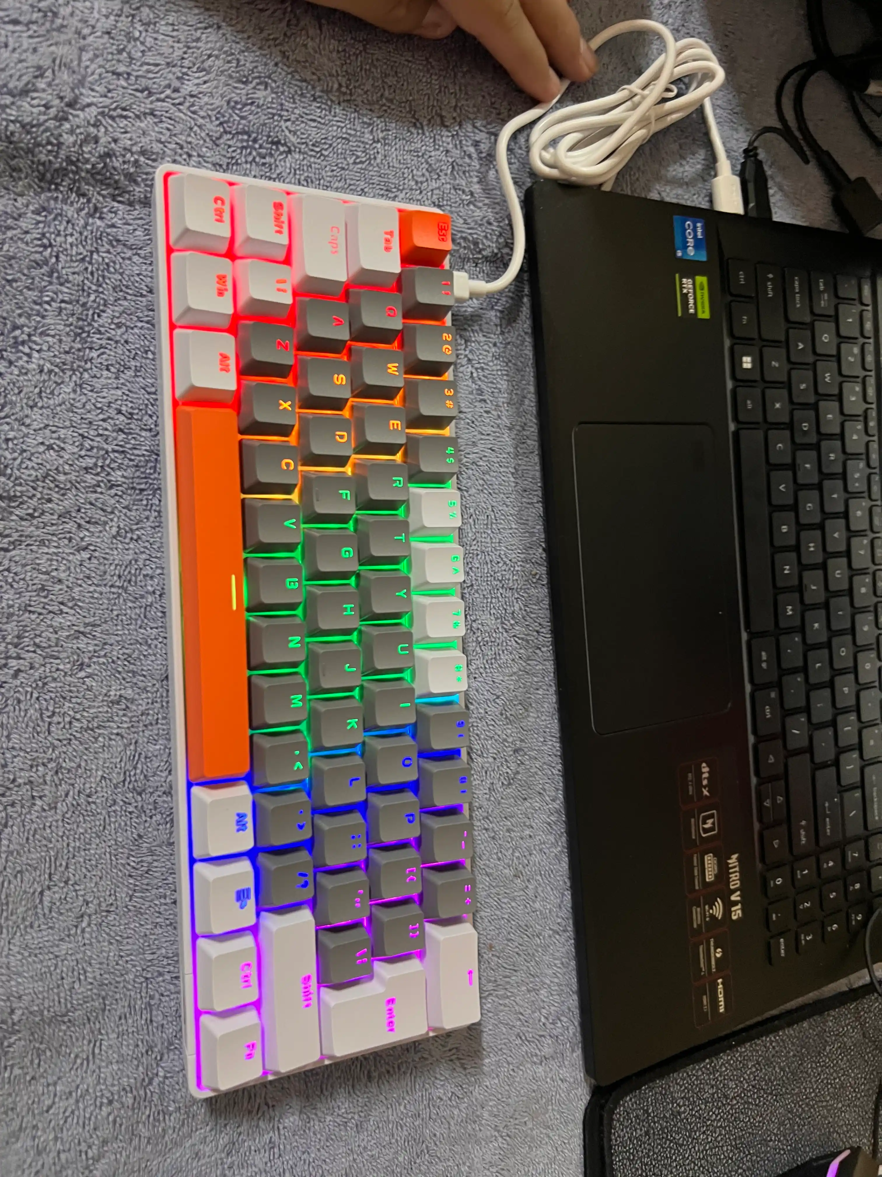 O'yin mexanik klaviaturasi T60