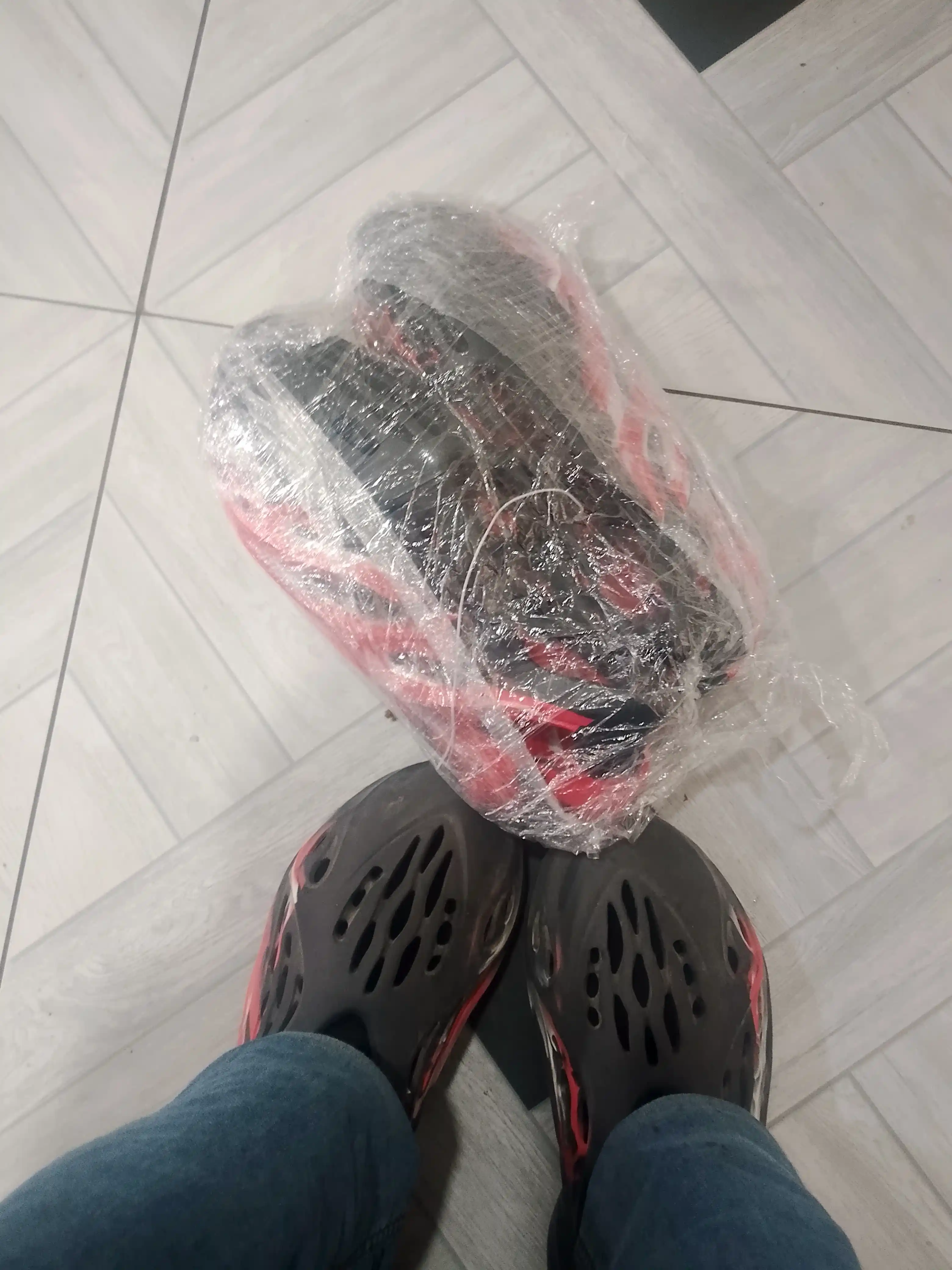 Ayollar va erkaklar uchun sandalilar