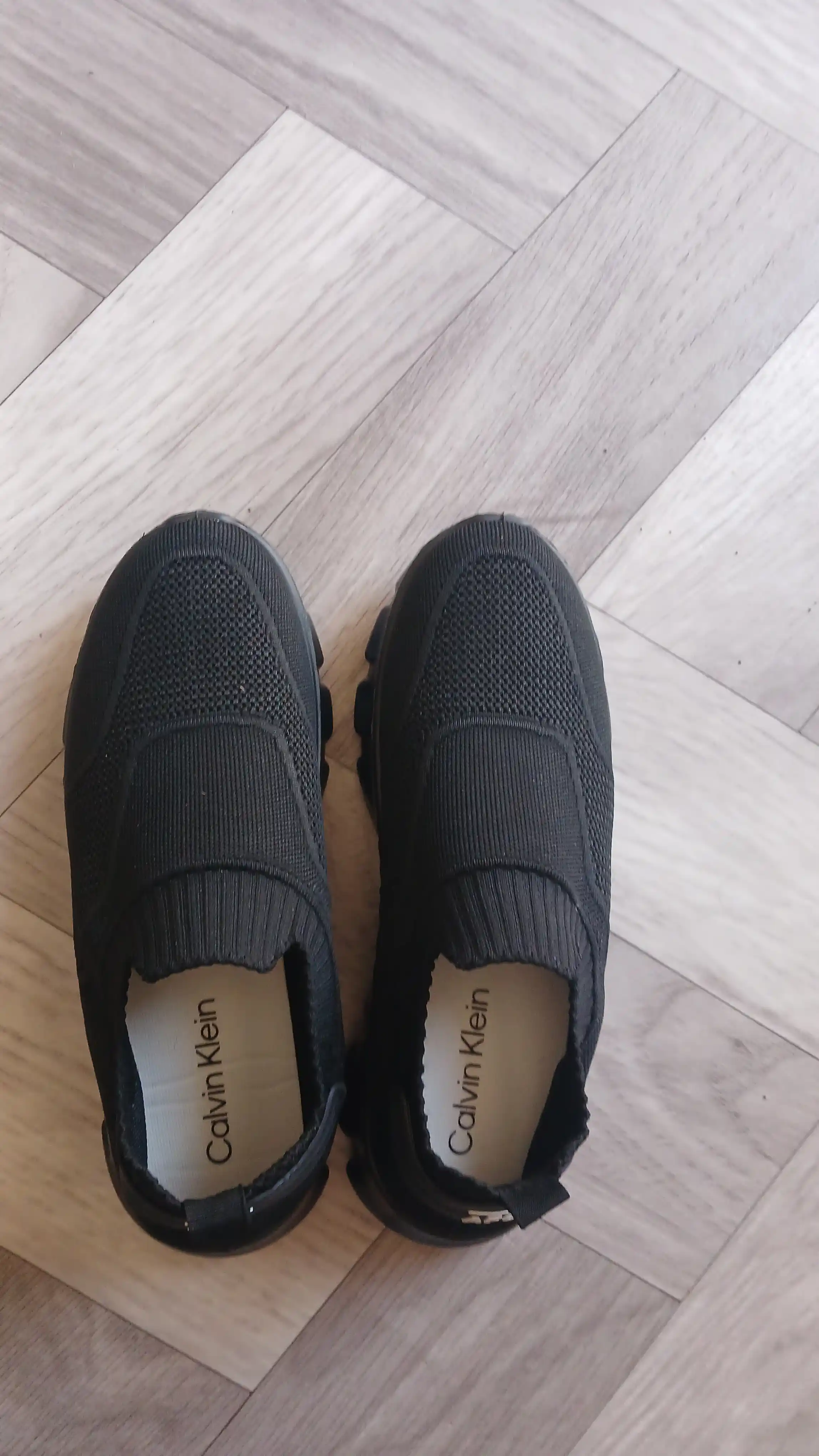 Tod's erkaklar sliponlar o'lchami 39-43, kichik o'lchamlar tavsiya etiladi