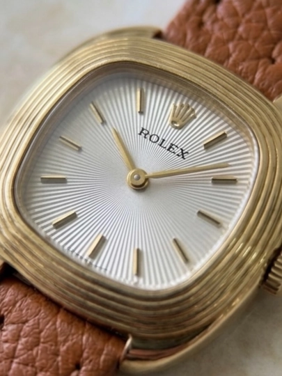Винтажные женские часы Rolex на кожаном ремешке