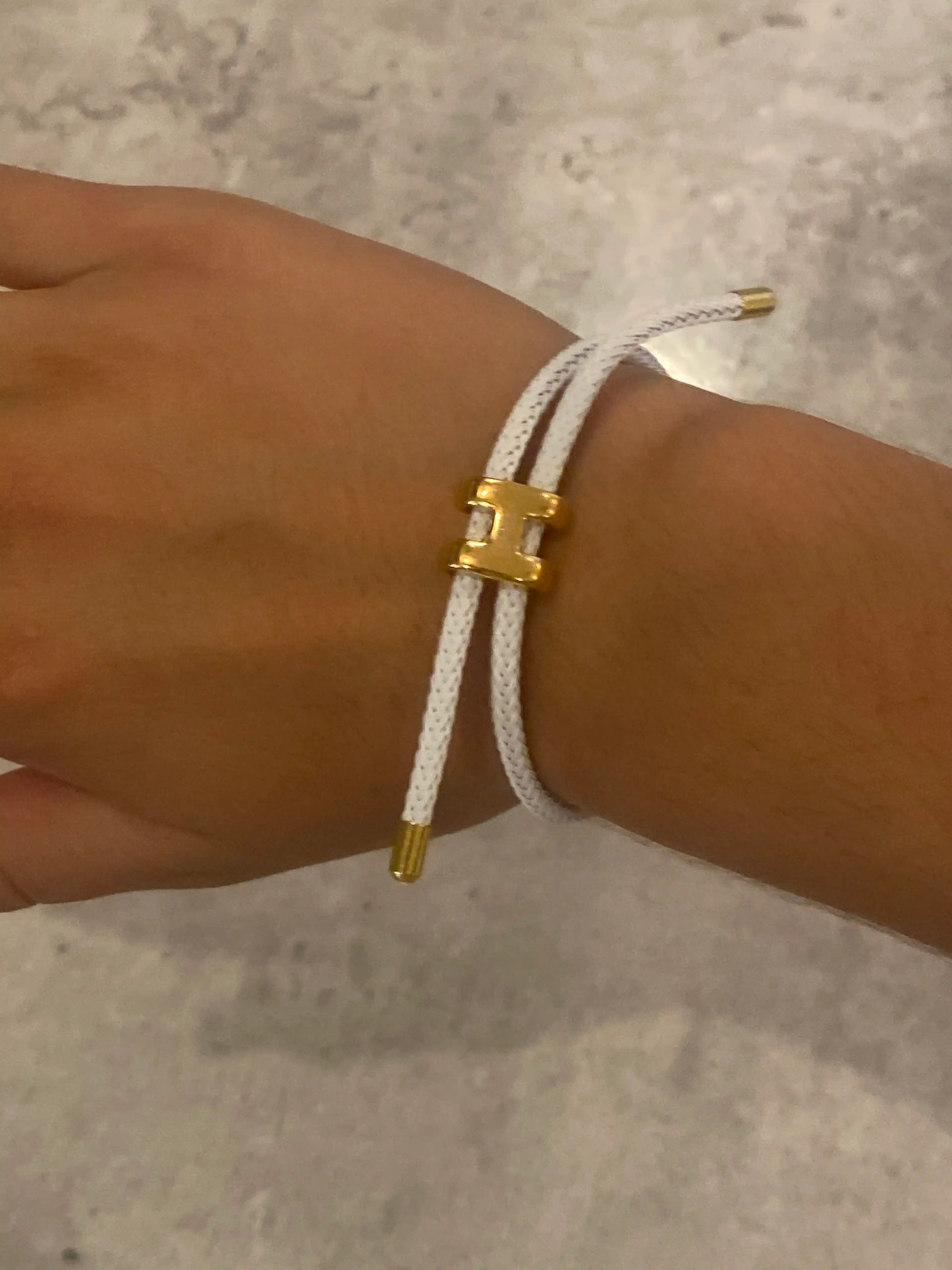Элегантный и современный браслет Hermès