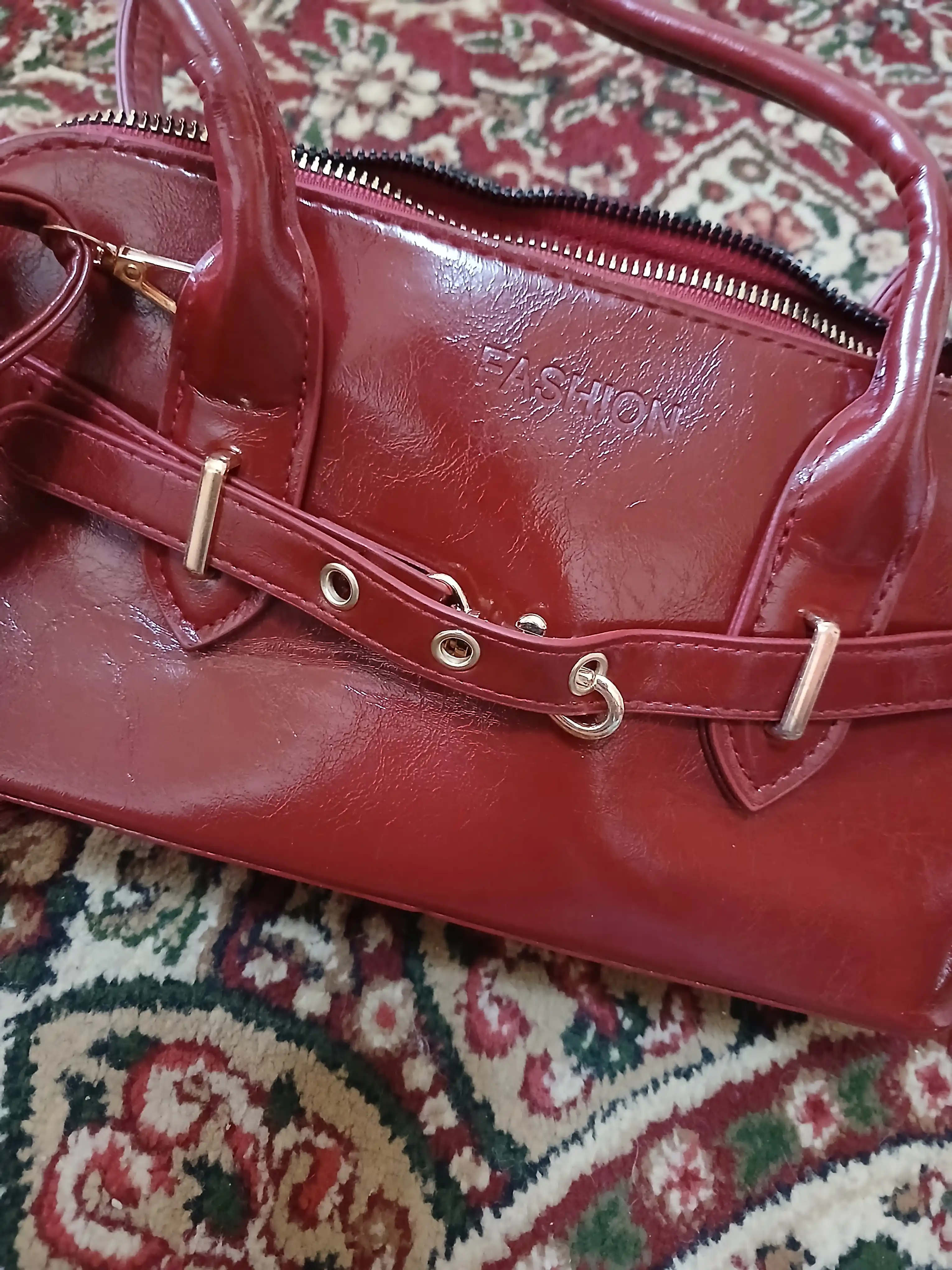Ayollar sumkasi Jagura eko charm, yelkadan va crossbody taqiladigan, zamokli sumka