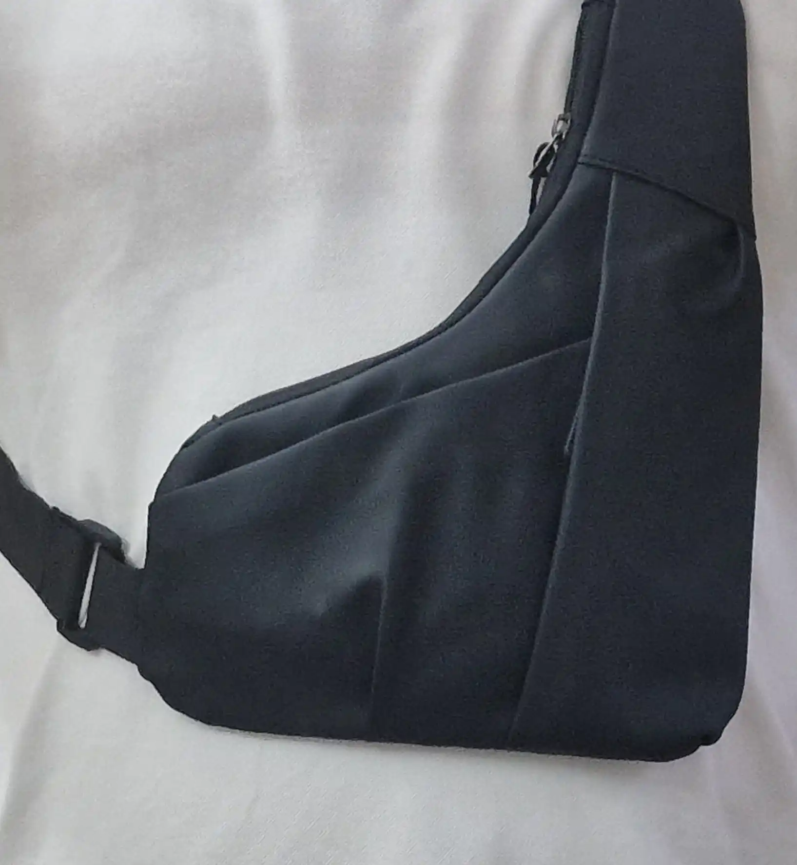 Мужская сумка через плечо sling bag водоотталкивающая повседневная