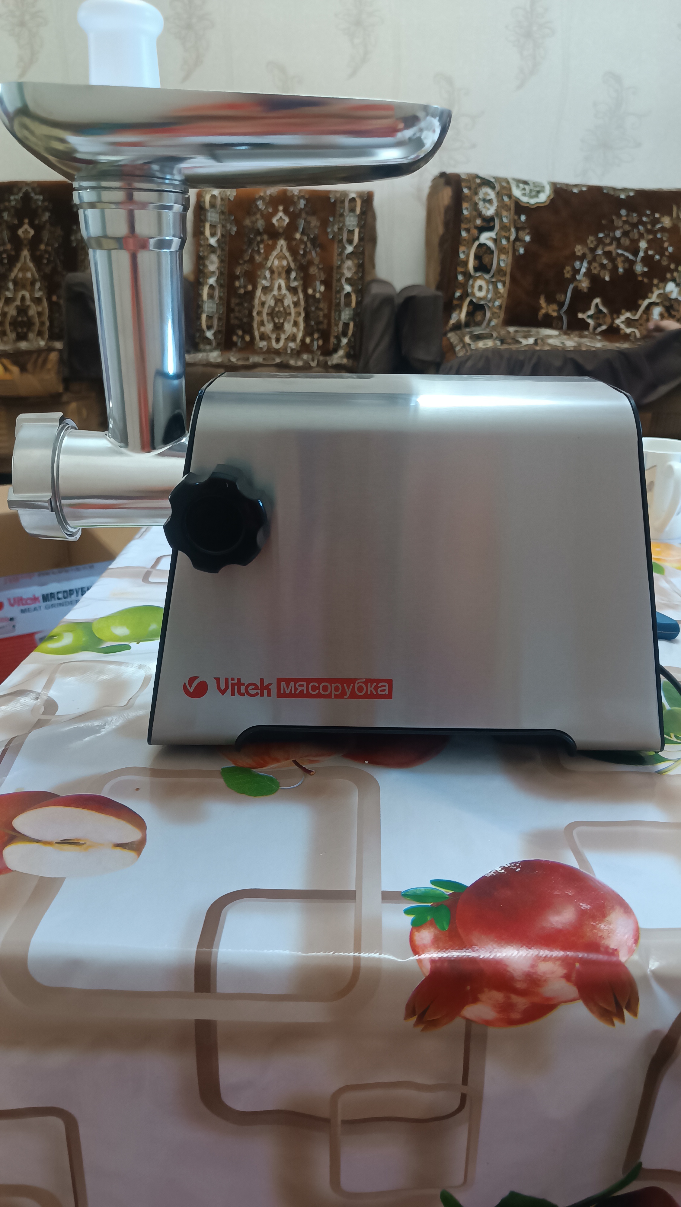Go'sht maydalagich elektr 6 tasi 1 da, po'lat metall, revers funktsiya, quvvat 4000 Vt
