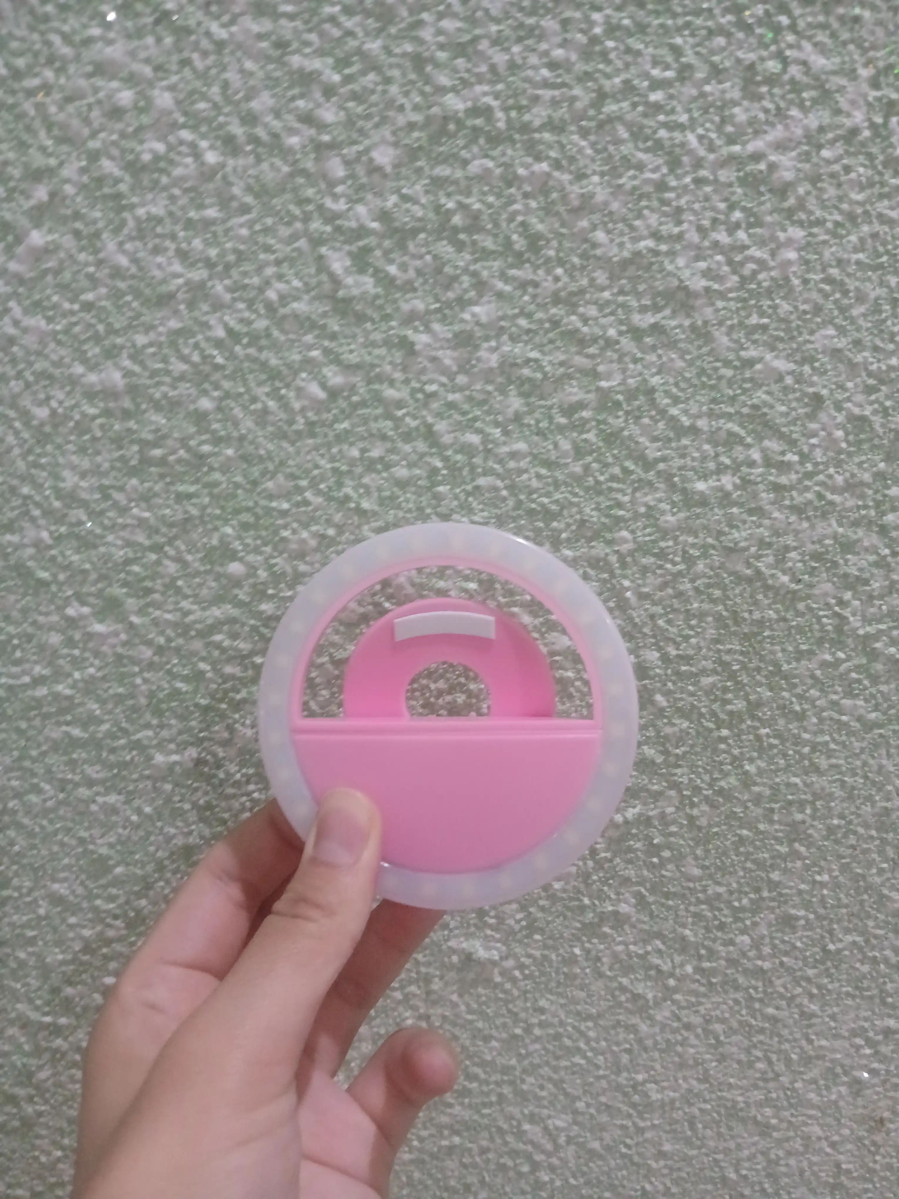 Кольцевая лампа GlowClip для телефона