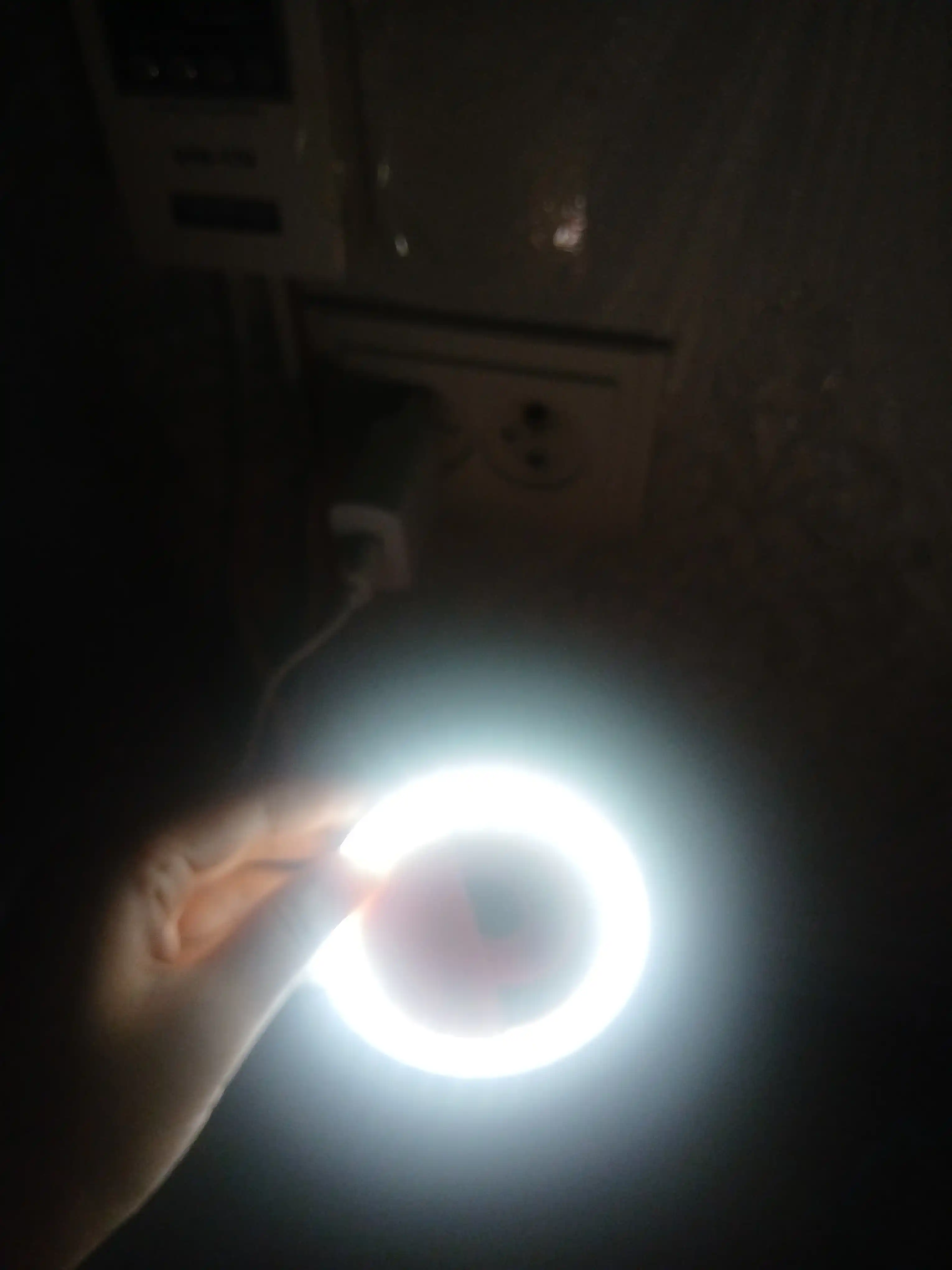 Кольцевая лампа GlowClip для телефона