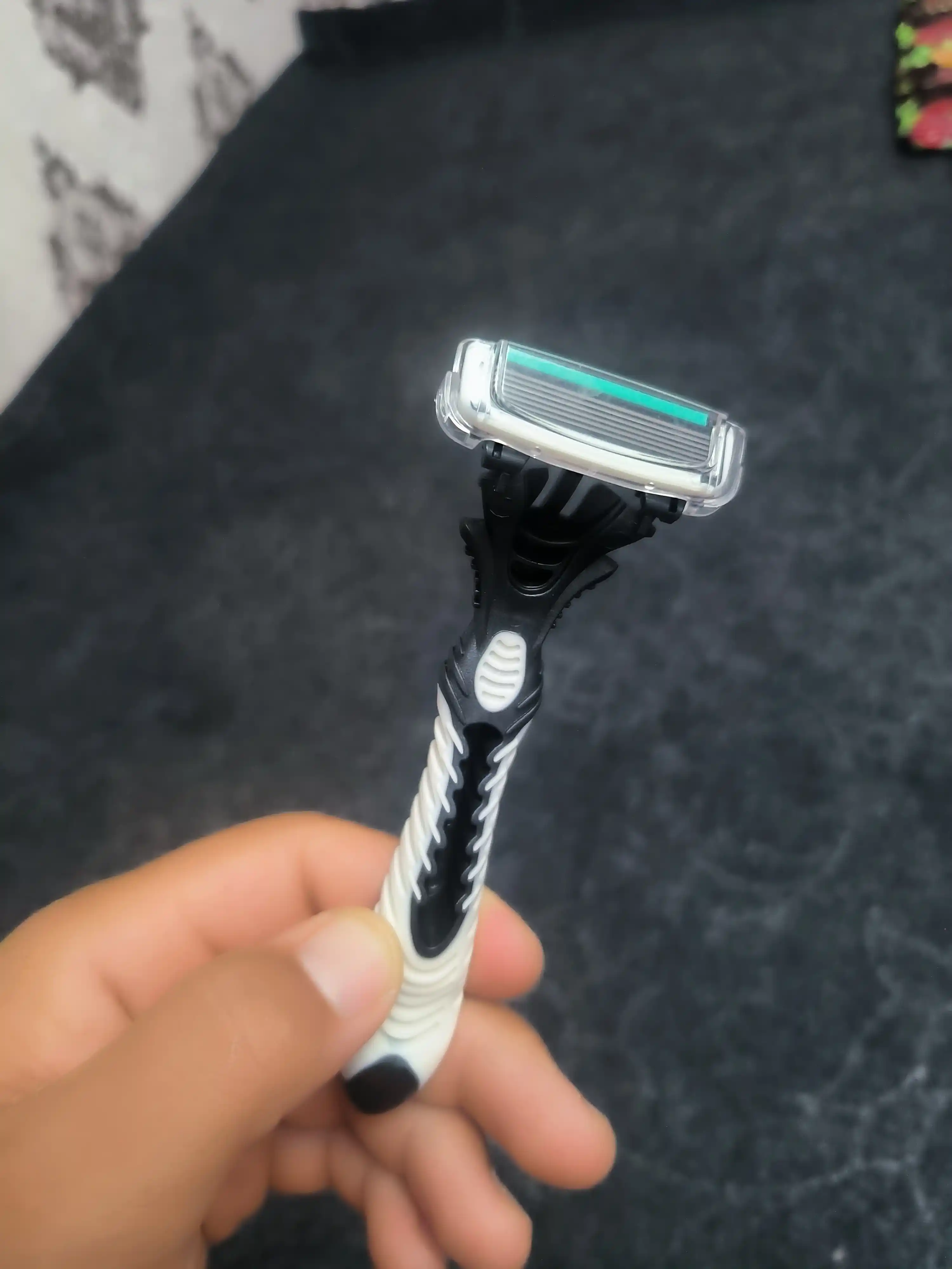 Бритва одноразовая DORCO PACE 6, в мягкой упаковке, 1 шт