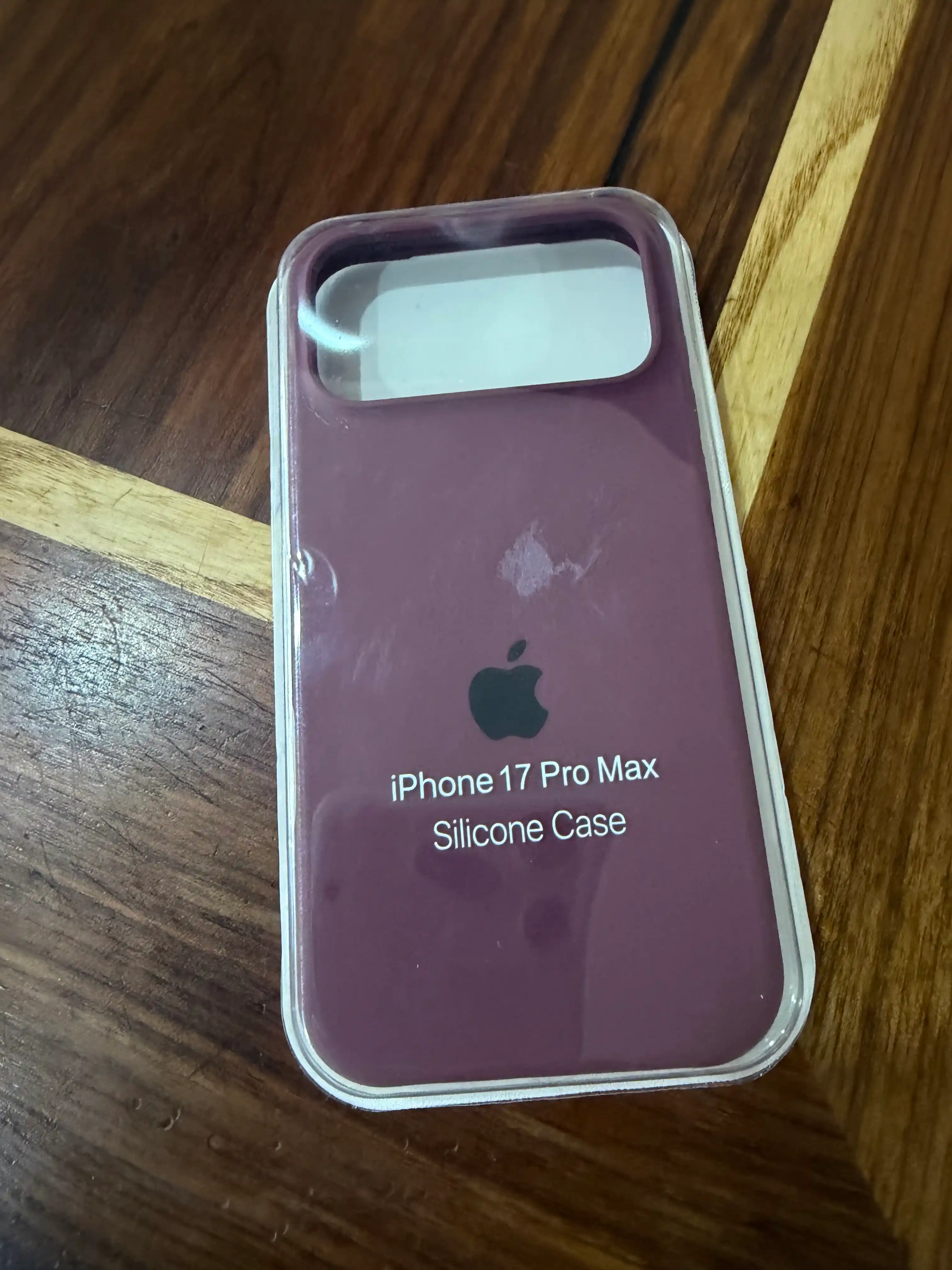 IPhone 17 Pro Max uchun silikon qoplamalar, logotipli, yupqa va yumshoq