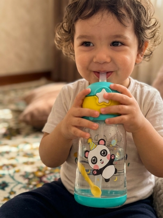 Bolalar uchun panda dizaynli, somonchali, qulay va xavfsiz suv ichish butilkasi