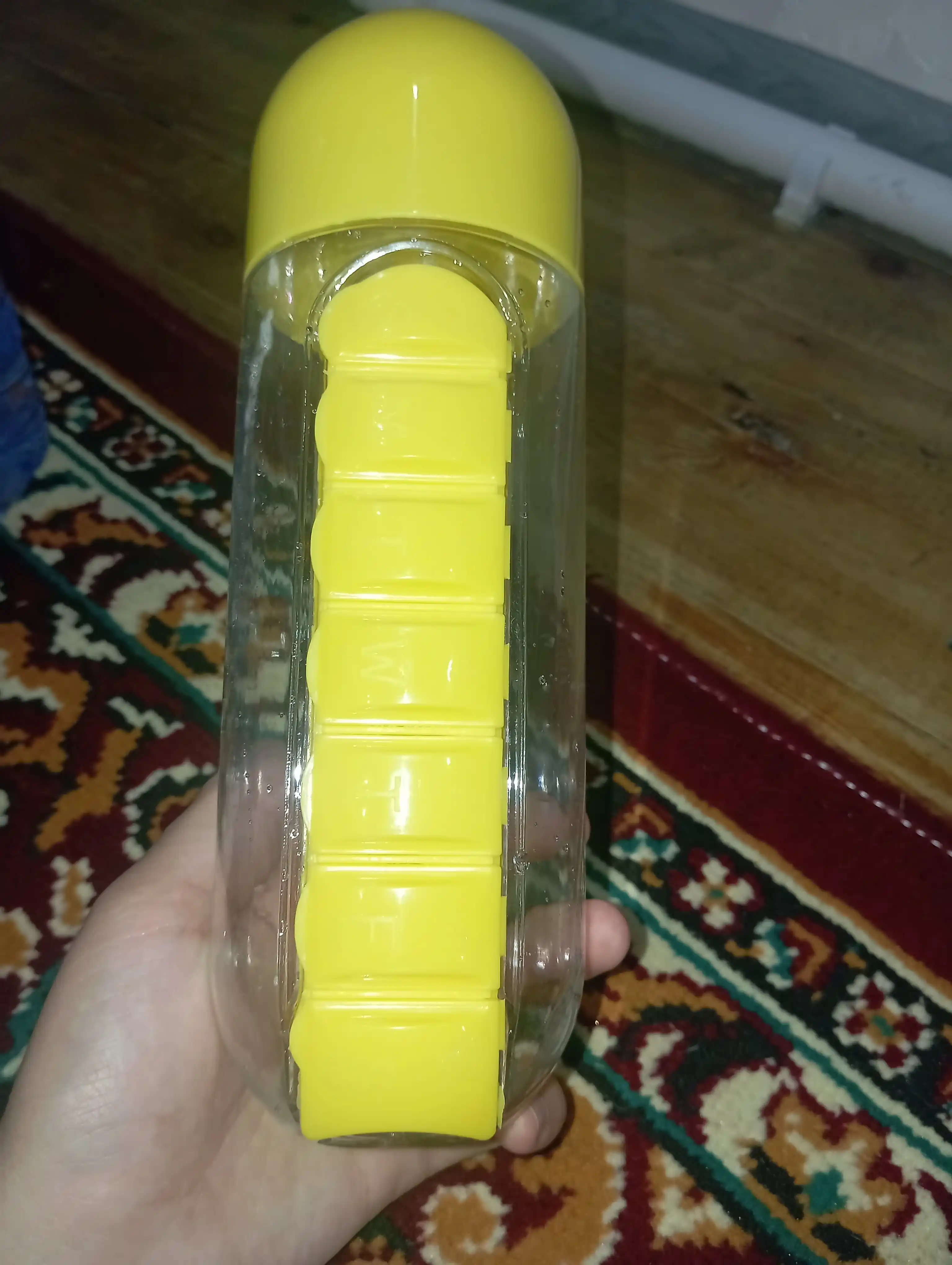 Tabletka organizerli suv butilkasi 600 ml, dori saqlashli sport idish, BPA Free