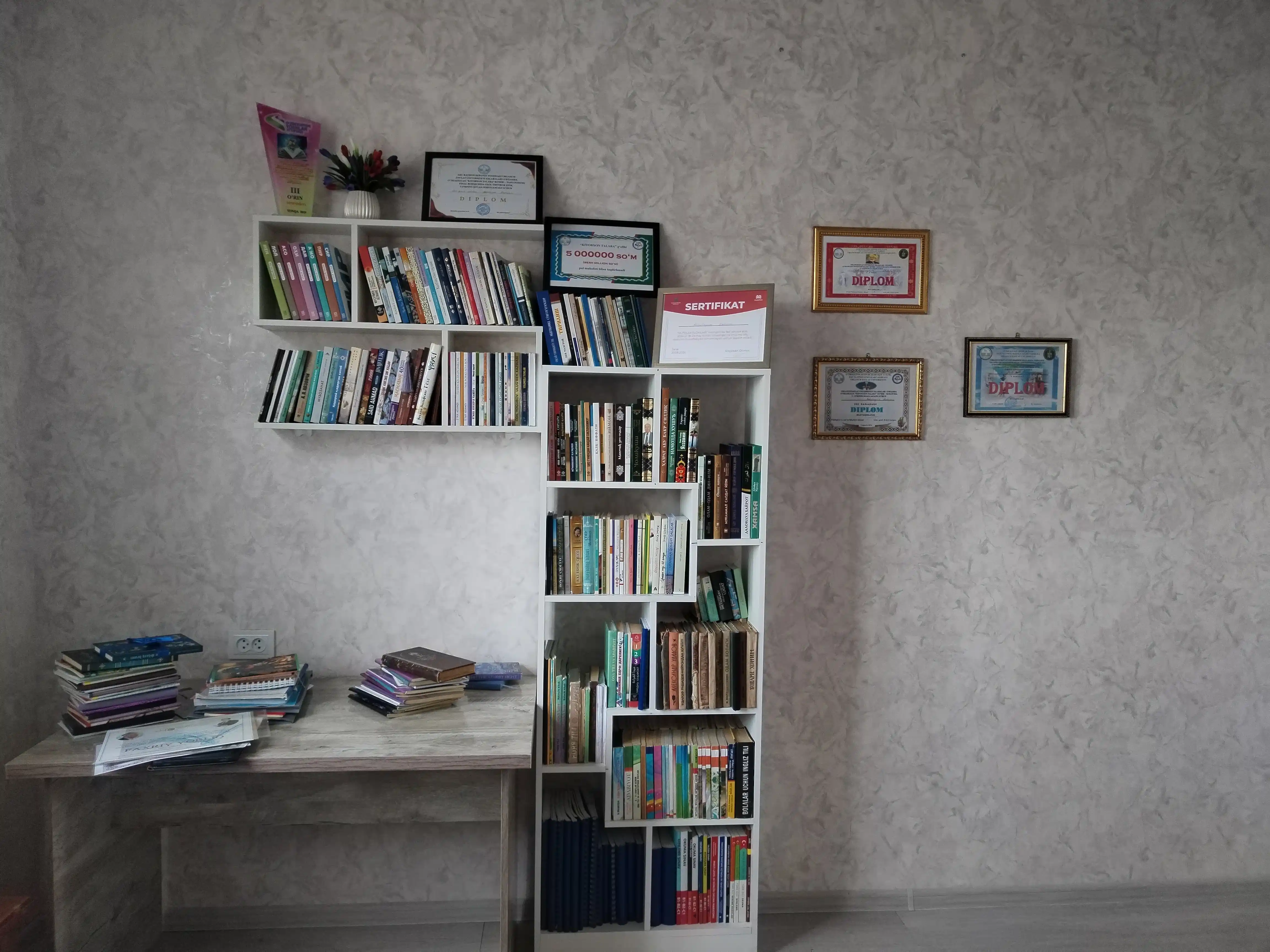 Стеллаж для книг JAMBO полка для дома, из качественного ЛДСП (Россия), полностью собранный