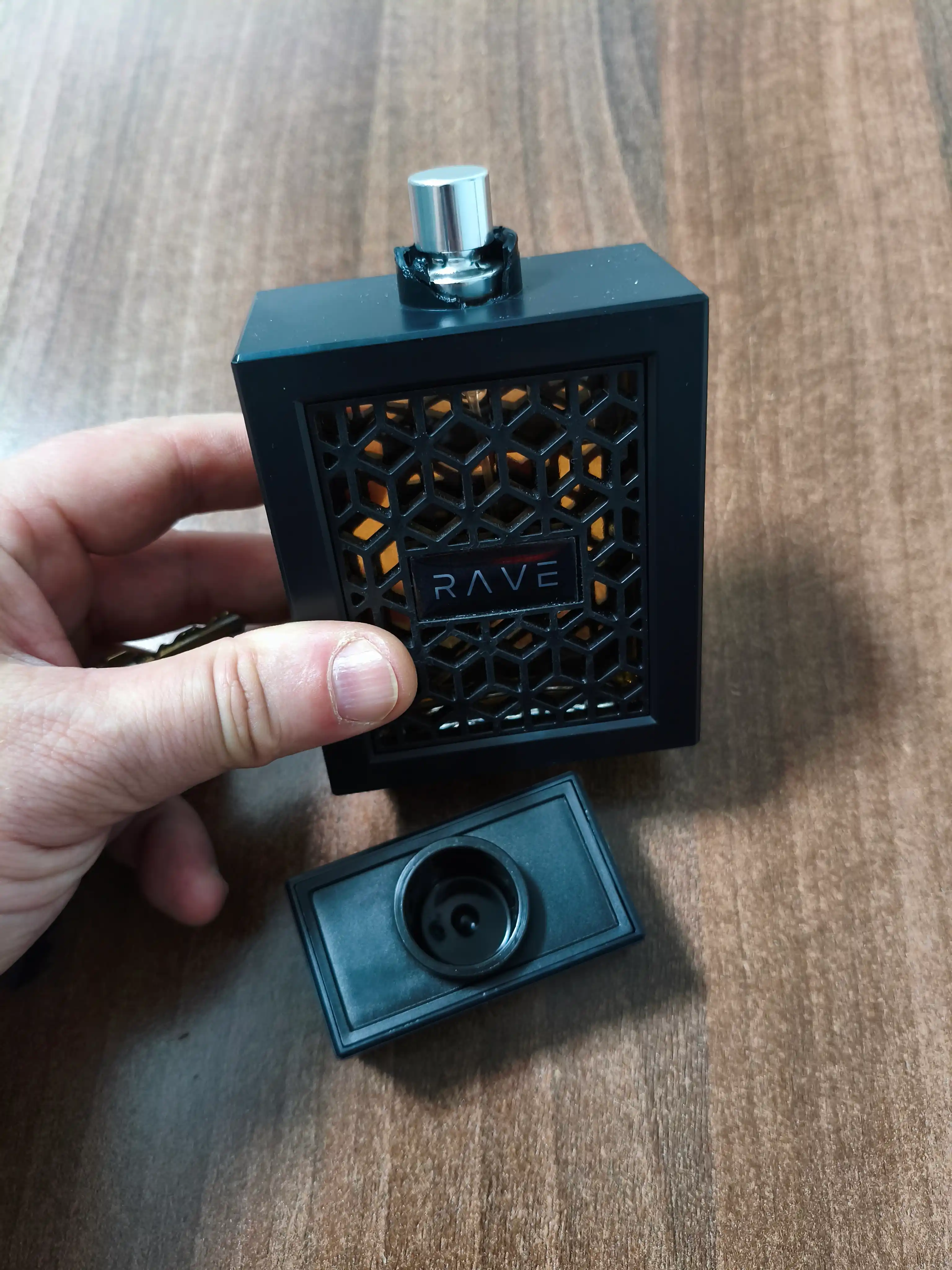 Erkaklar uchun parfumlangan suv – 100 ml Bardavom, jozibali hidga ega