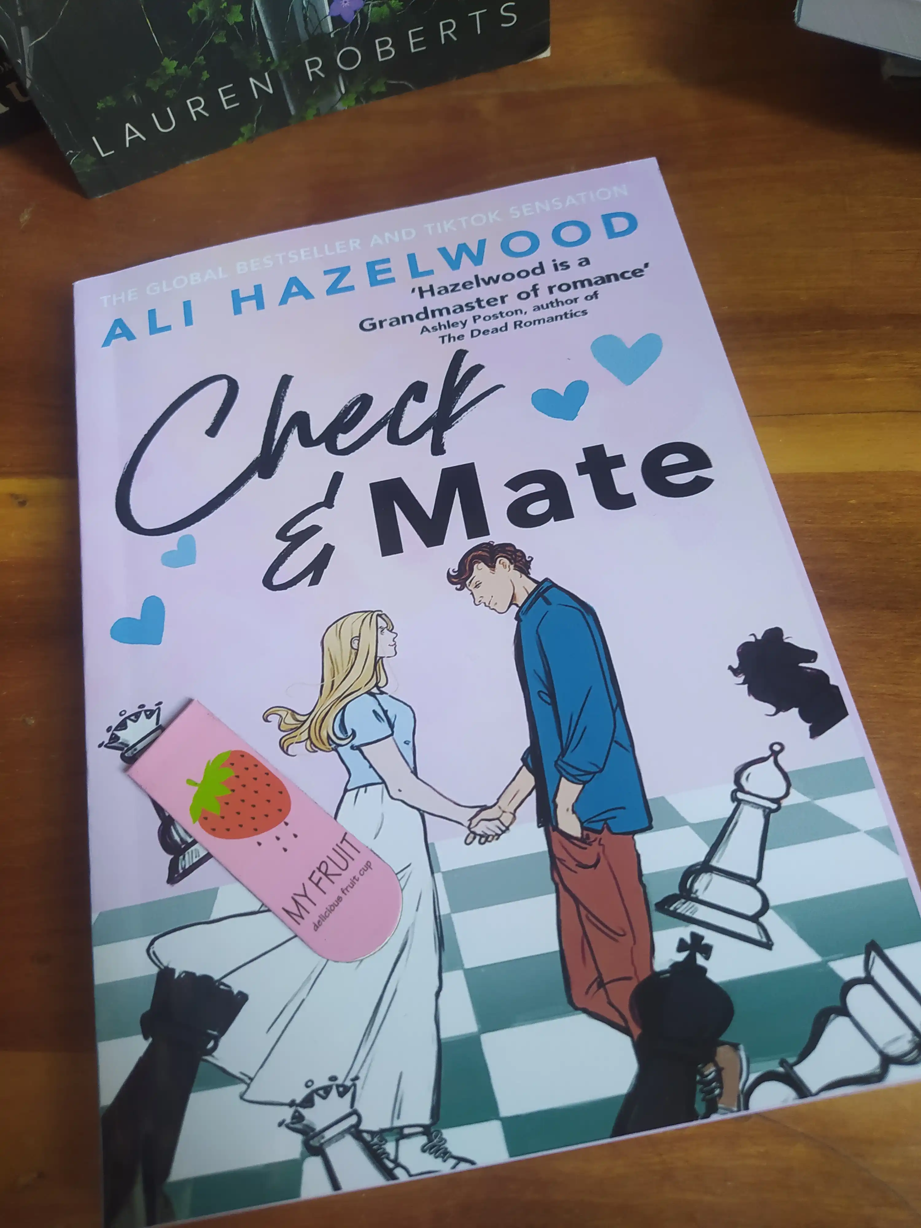 Kitob: Check & Mate. Ali Hazelwood, ingliz tilida