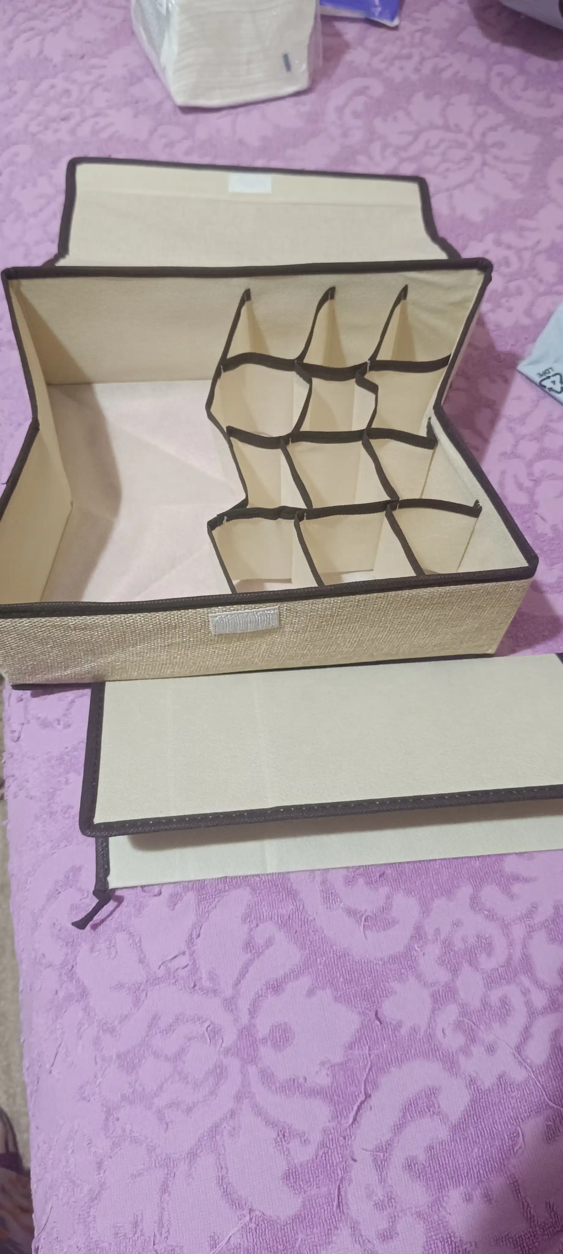 Ichki kiyim va paypoq uchun ko‘p bo‘limli organayzer