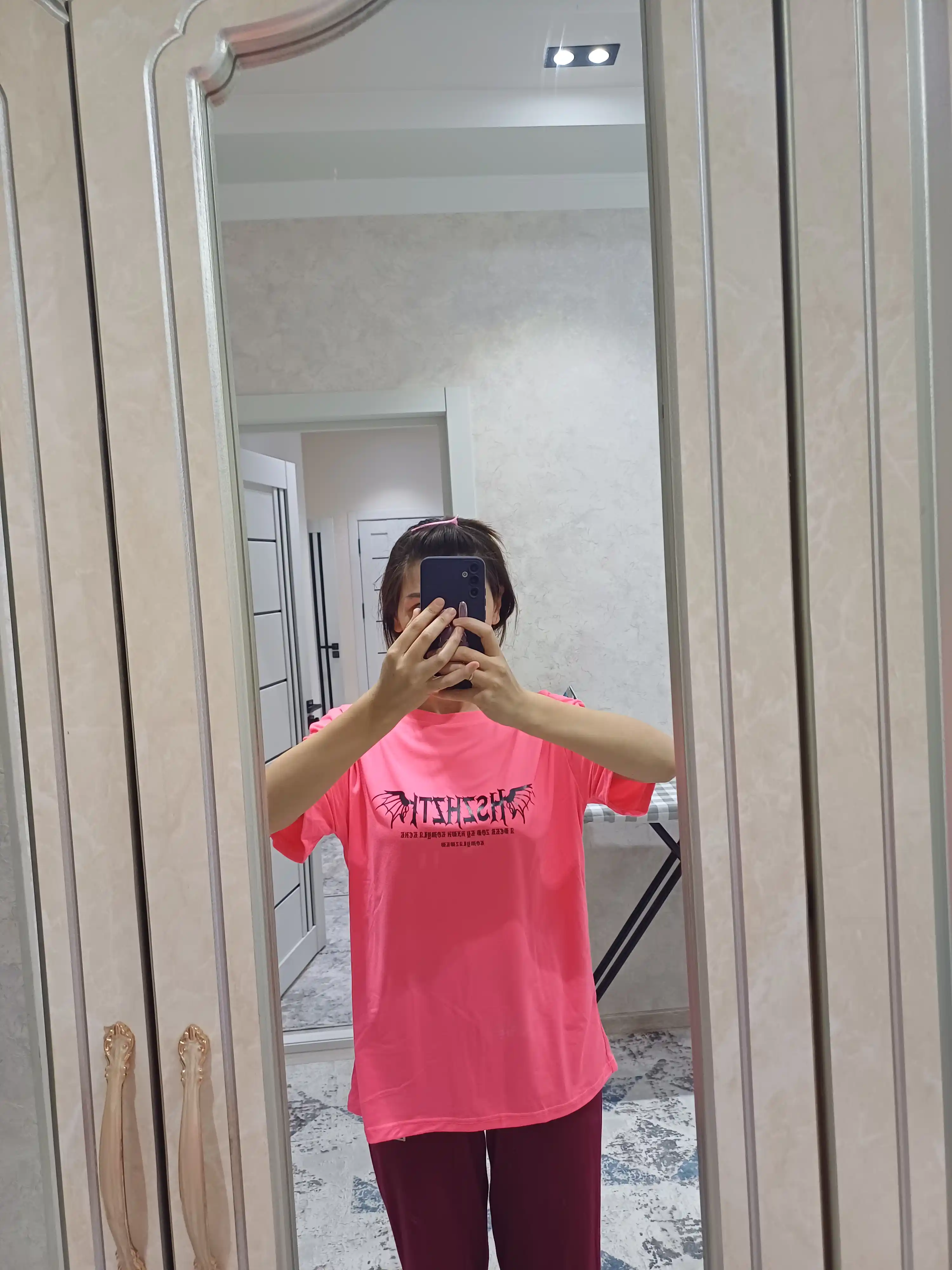 Ayollar uchun oversize futbolka, vintage gul bosmali