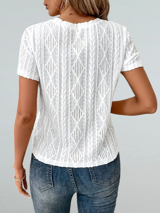 Ayollar uchun kalta yengli yozgi bluzka, oq rang
