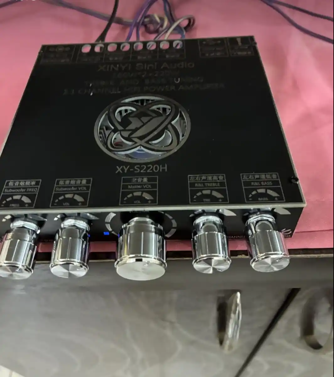 XY-S220H 2.1 kanalli kuchli bassli ovoz kuchaytirgichi, sabvuferli 160 W × 2 + 220 W