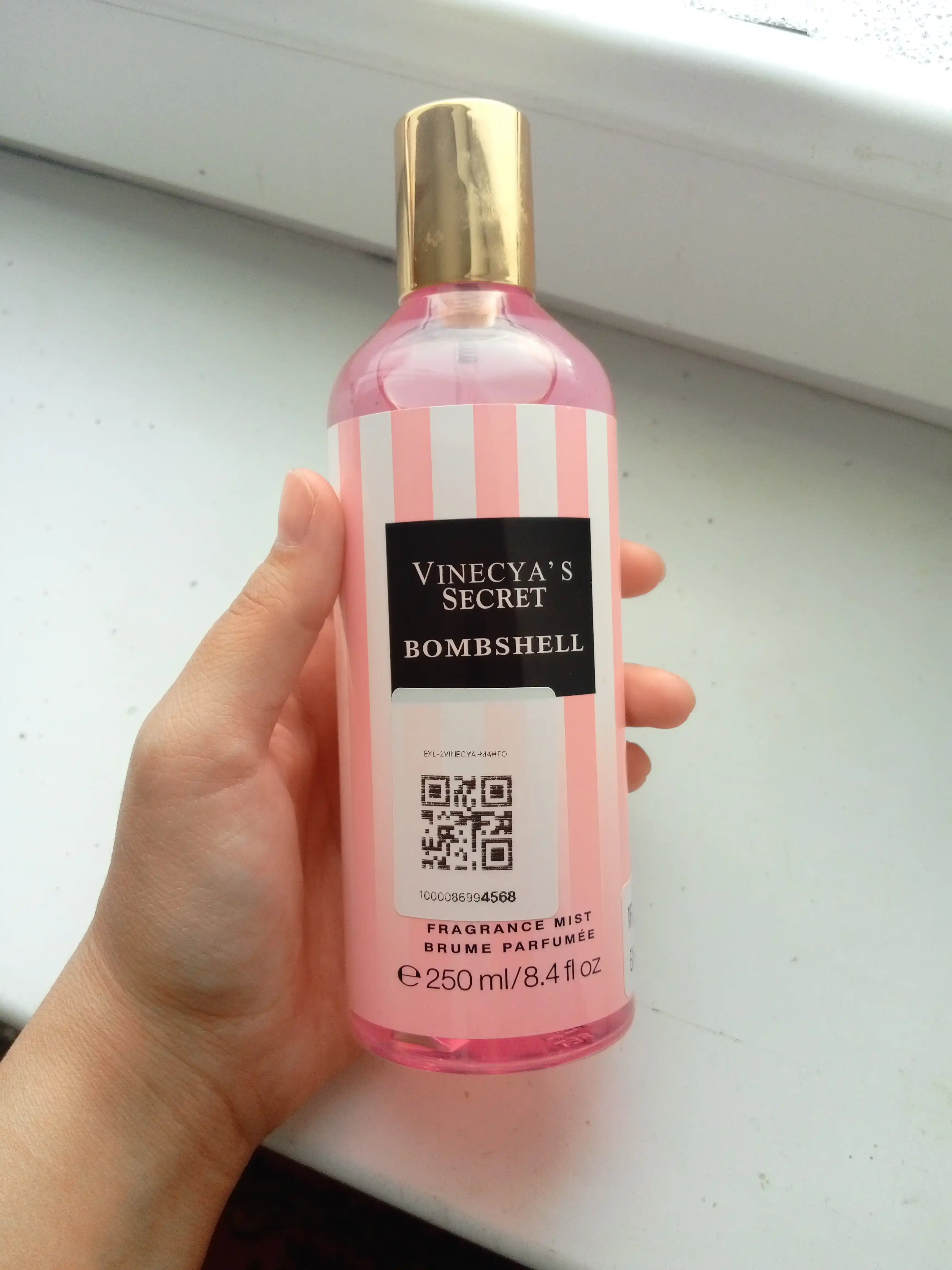 Parfyumlangan tana spreyi suvi Victoria's Secret Spreyi Aqua Kiss Rush, Shimmer, 250 ml