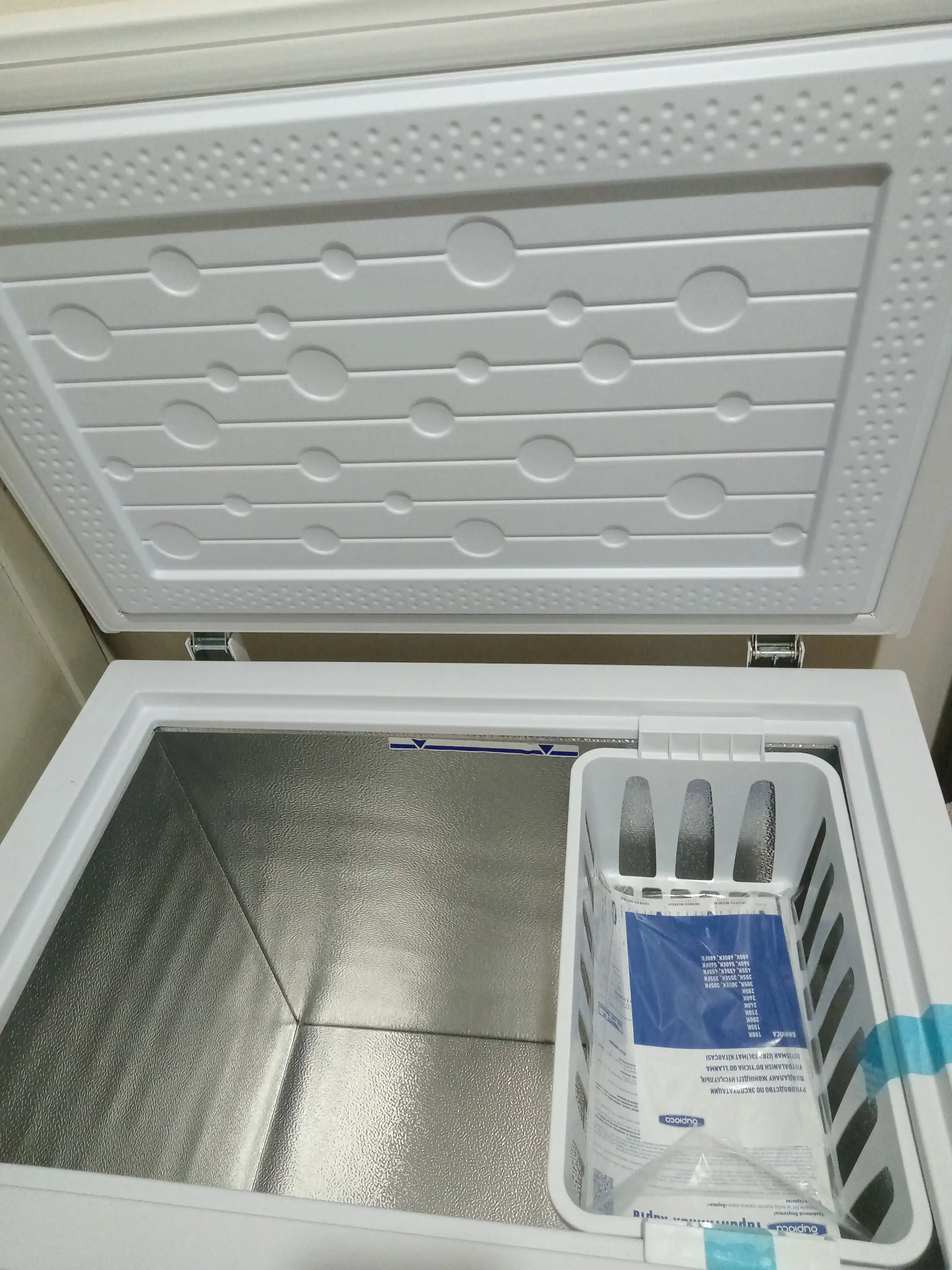 Biryusa 155KVS yopiq qopqoqli muzlatgich, hajmi 145 L, invertor kompressor