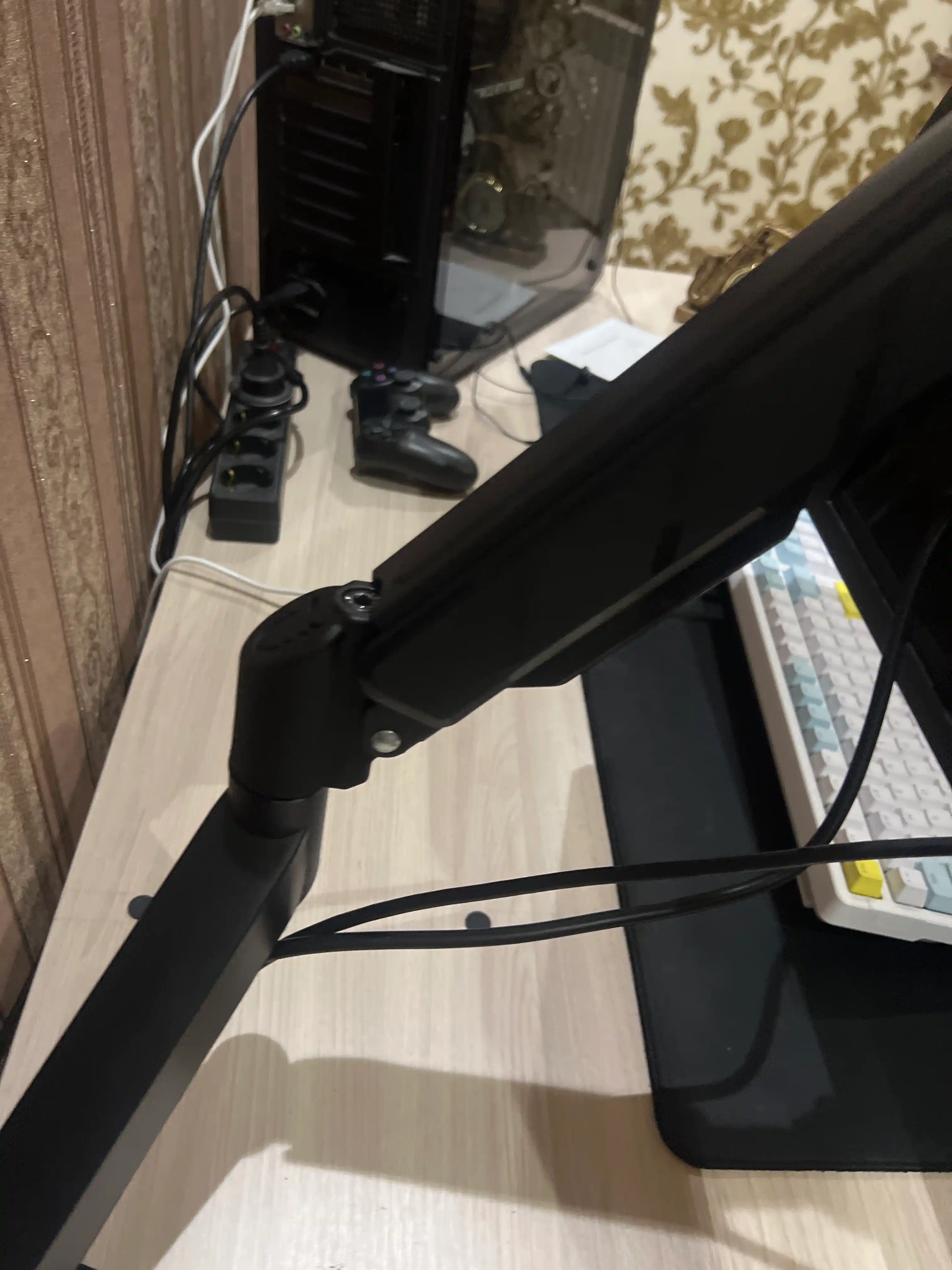 Monitorlar uchun kronshteyn, ekran diagonali 17 - 32, 10 kg F80