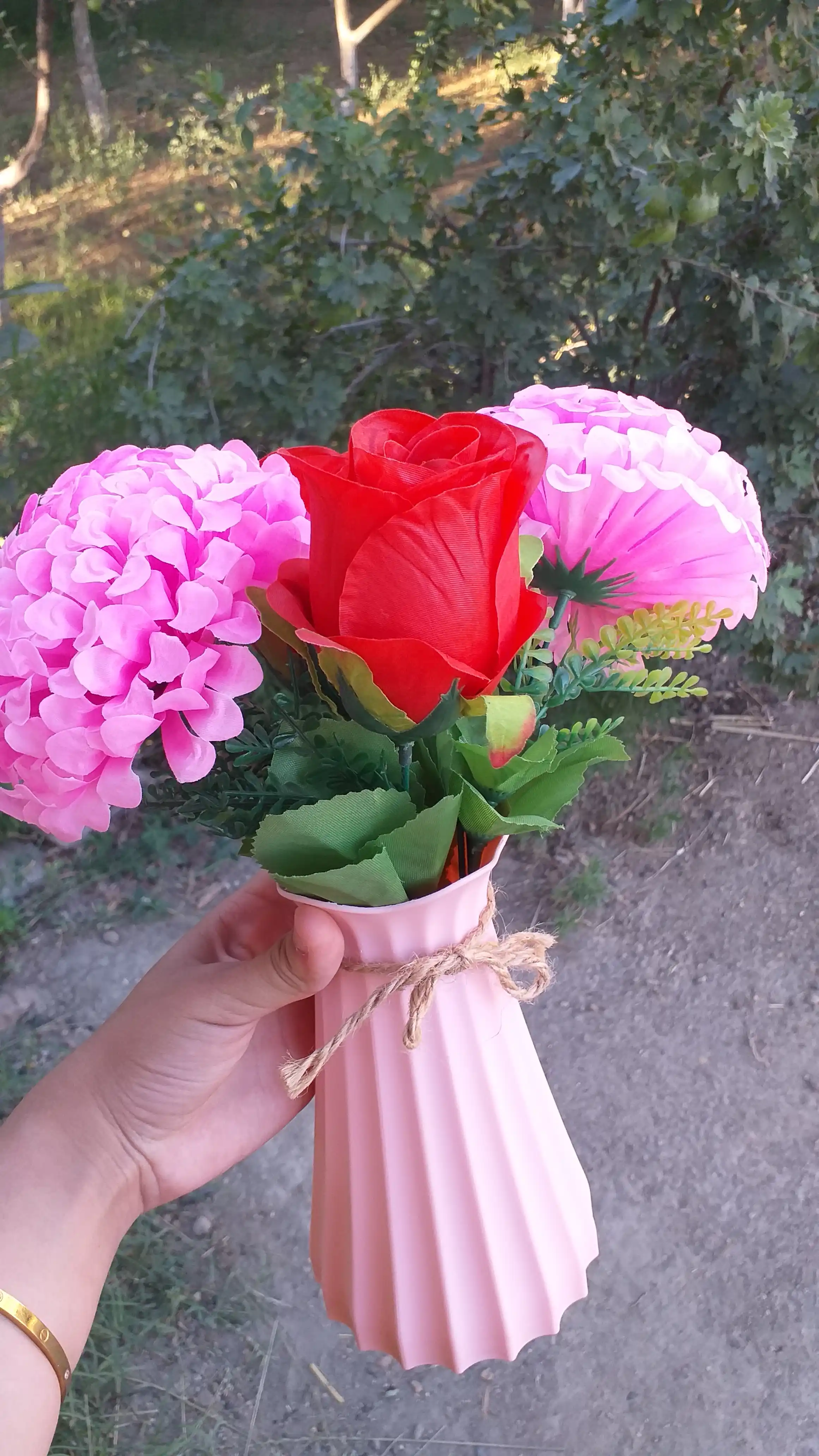 Tabiiy va sun’iy gullar uchun plastik vaza, Gifthome