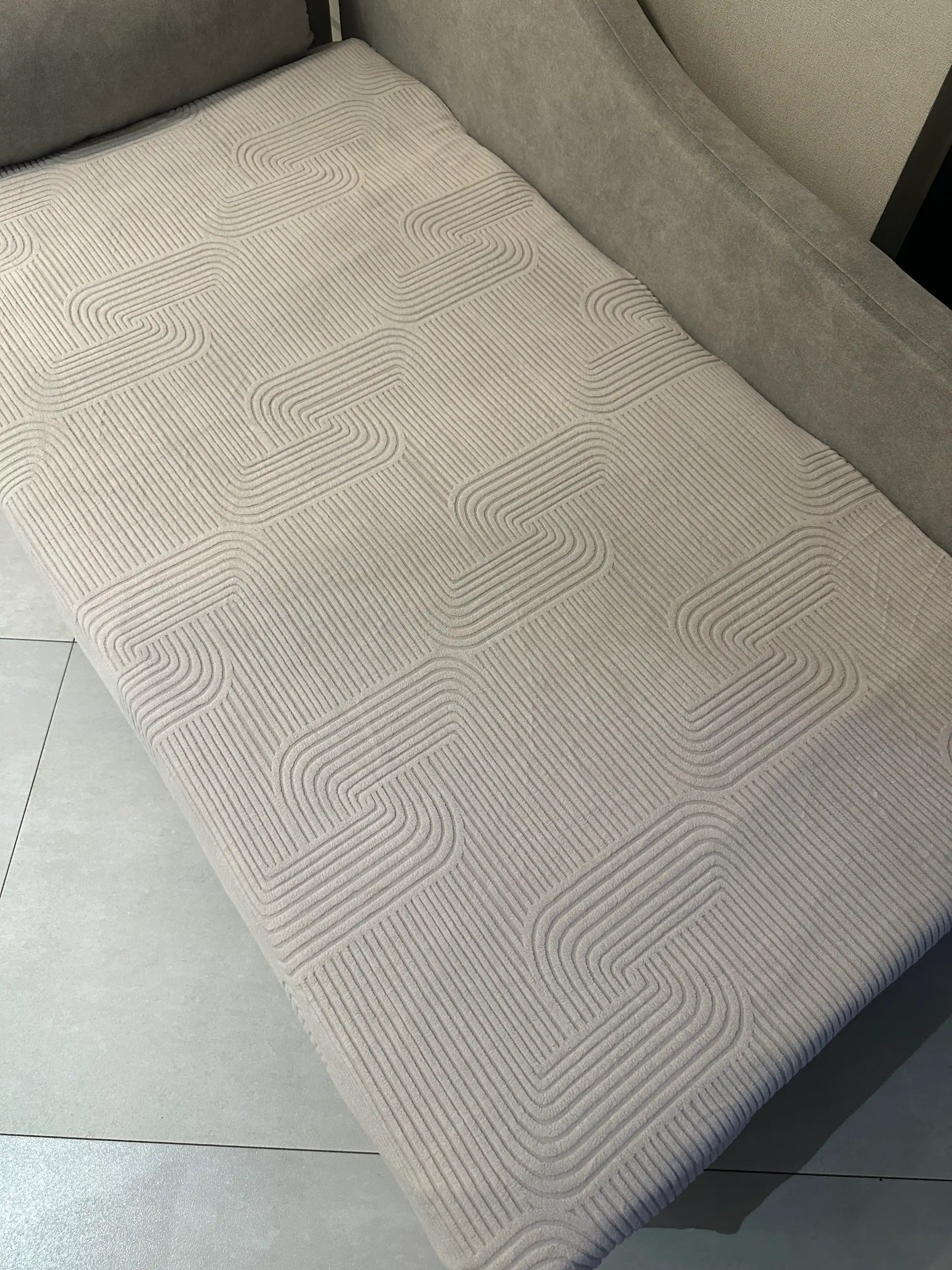 Elastik tasmali mebel qoplamasi, burchakli divan uchun, yostiq jild bilan