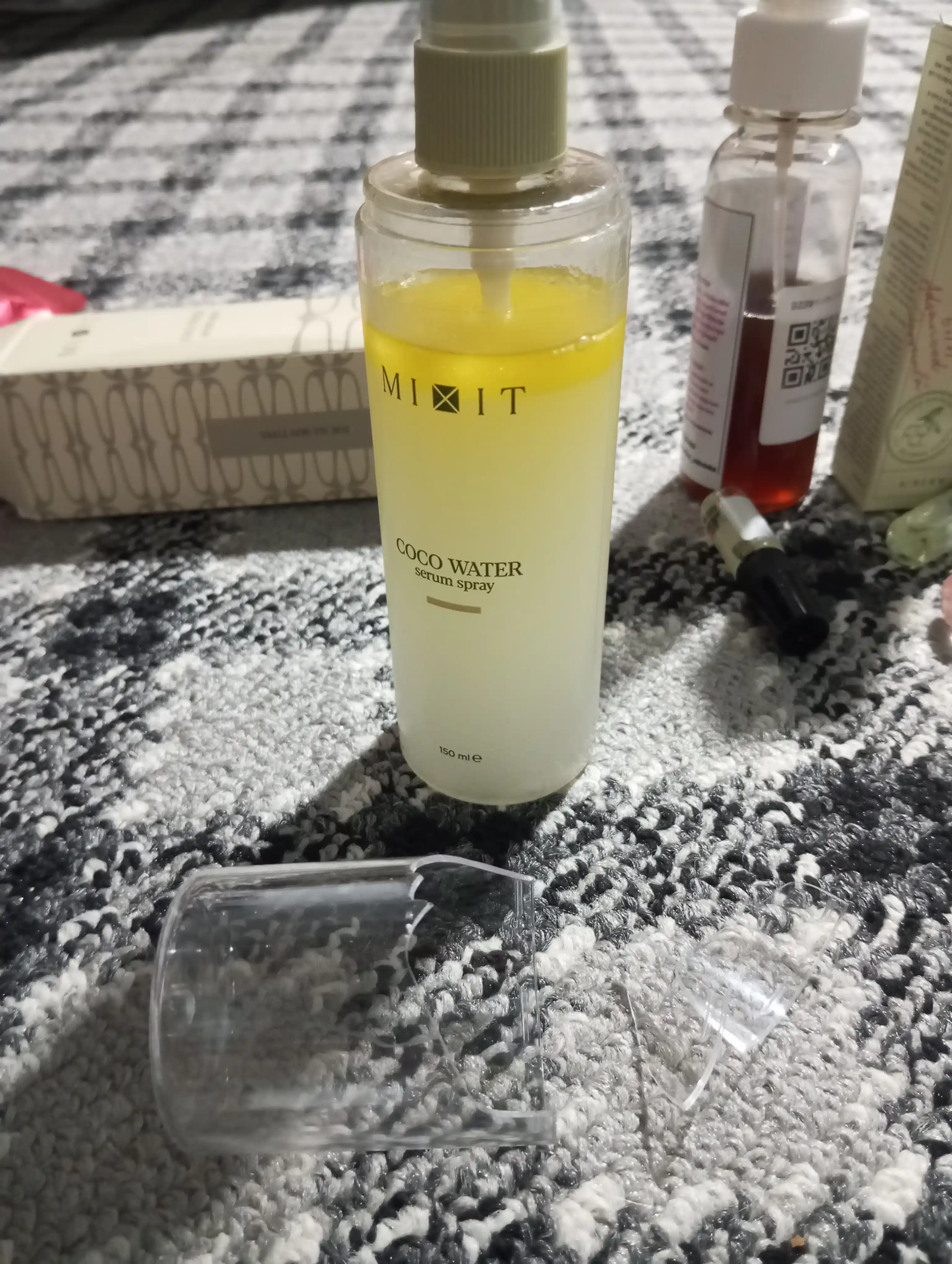 MIXIT Coco Water yuz uchun seramid va kokos suvli namlantiruvchi serum-sprey, 150 ml