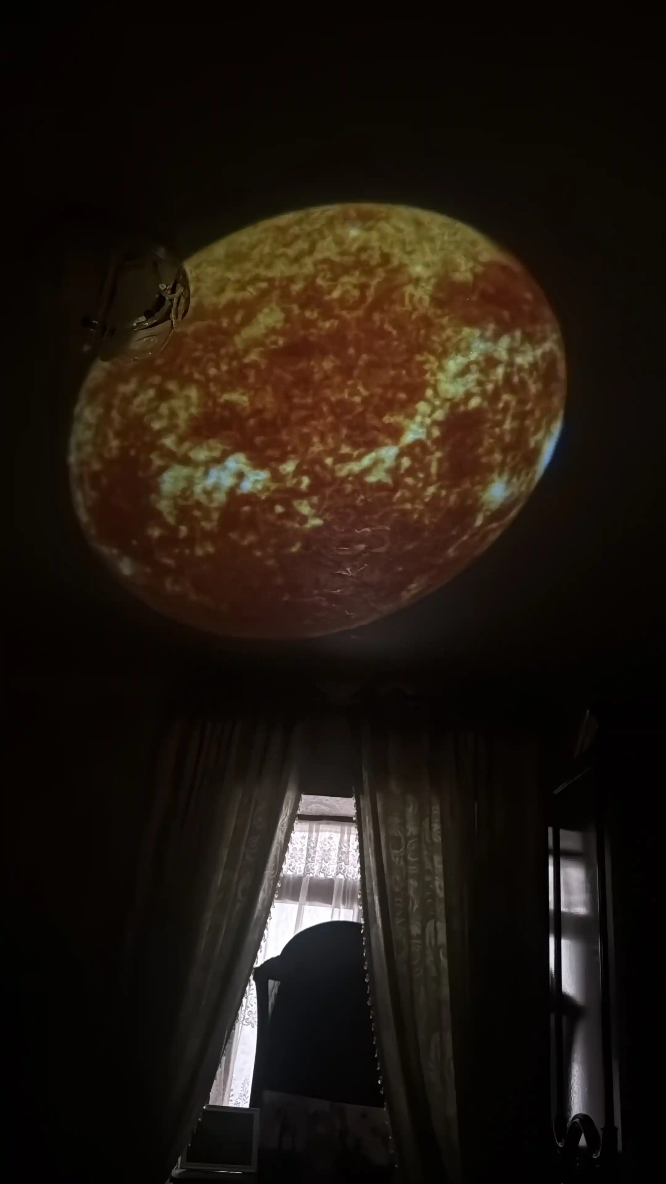 6 ta almashtiriladigan nasadkali PLANETARIUM USB tungi yoritgich-sayyoralar proyektori