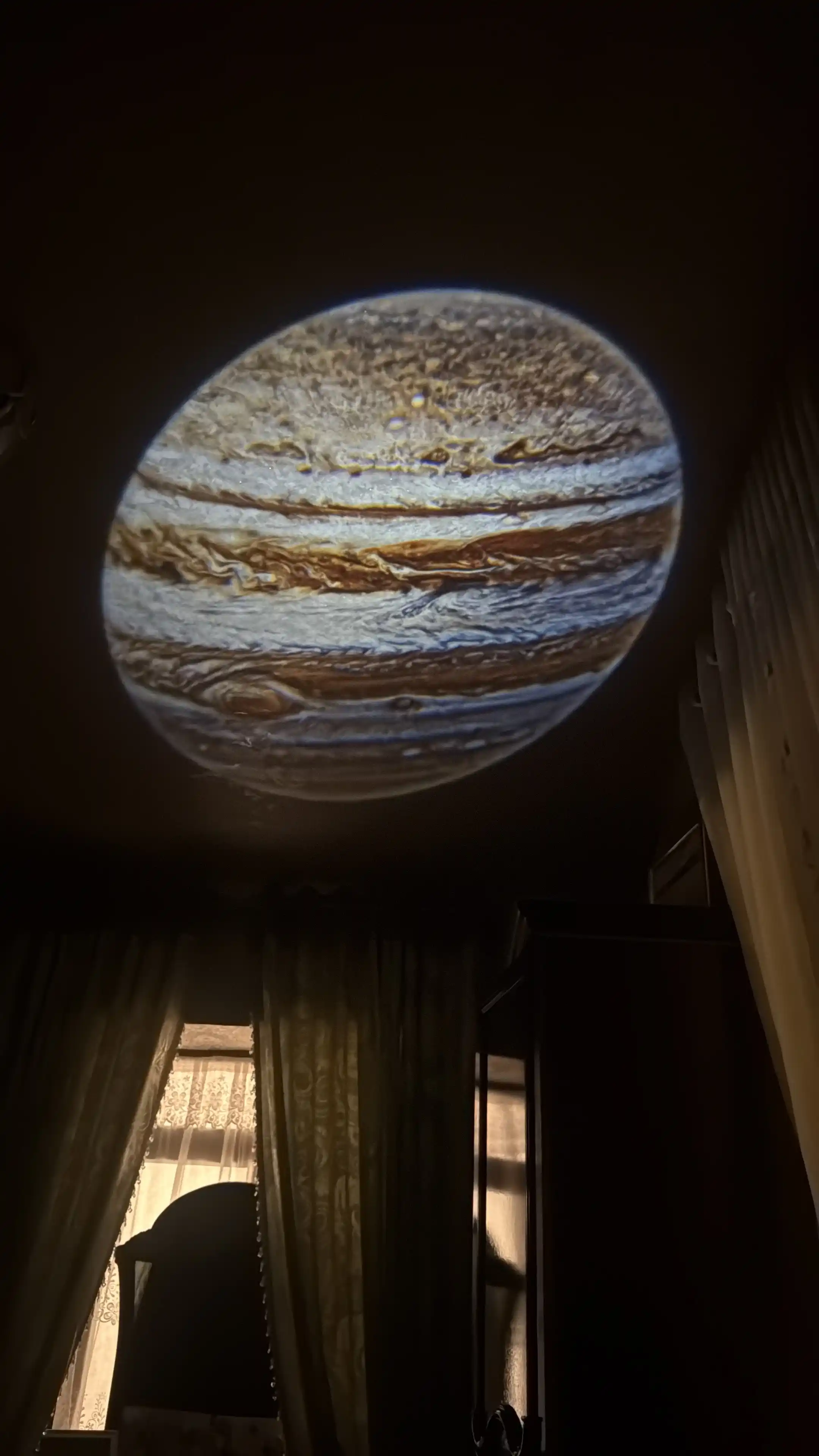 6 ta almashtiriladigan nasadkali PLANETARIUM USB tungi yoritgich-sayyoralar proyektori