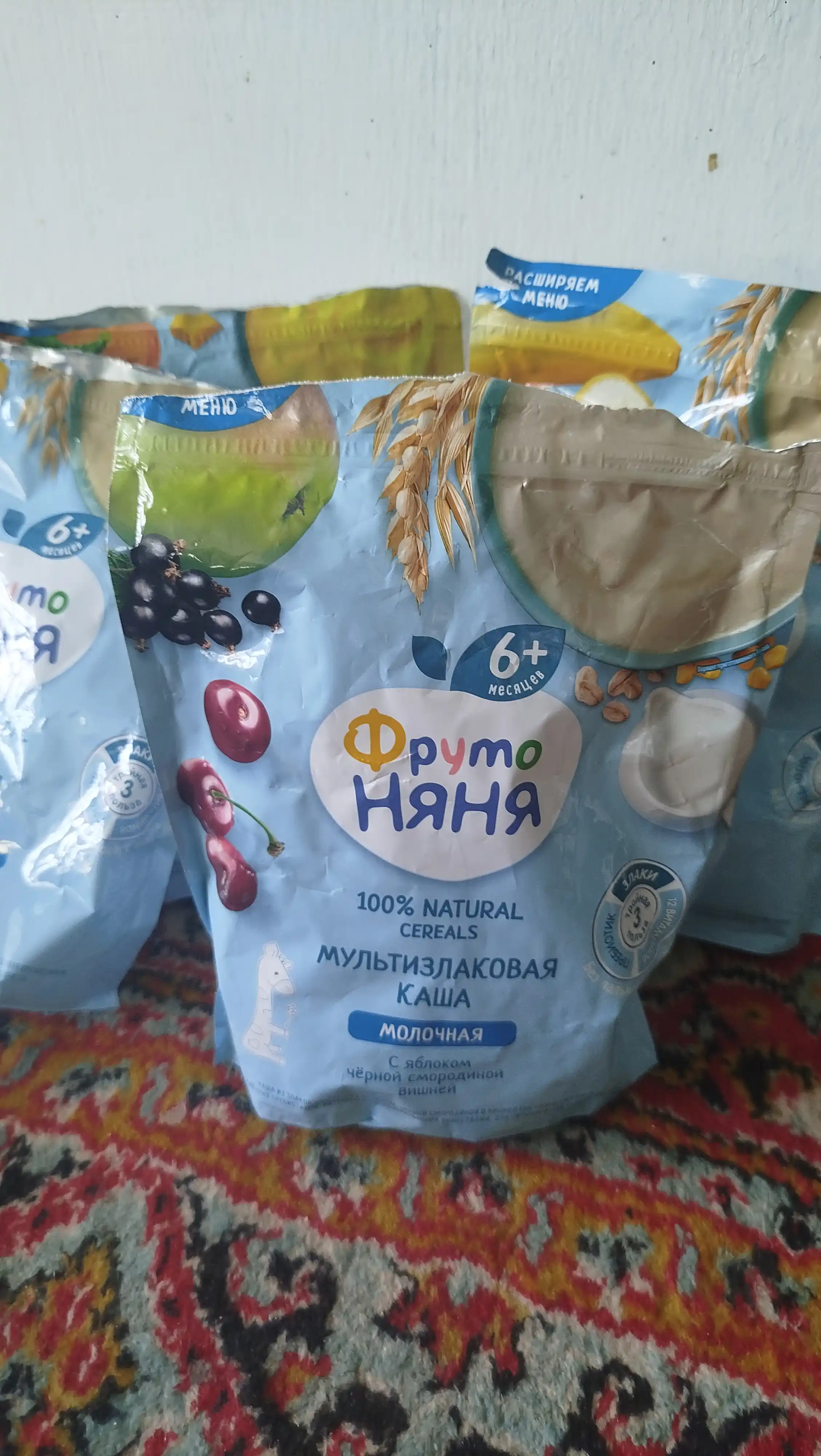 Каша детская ФрутоНяня мультизлаковая молочная с яблоком черной смородиной и вишней 200 г