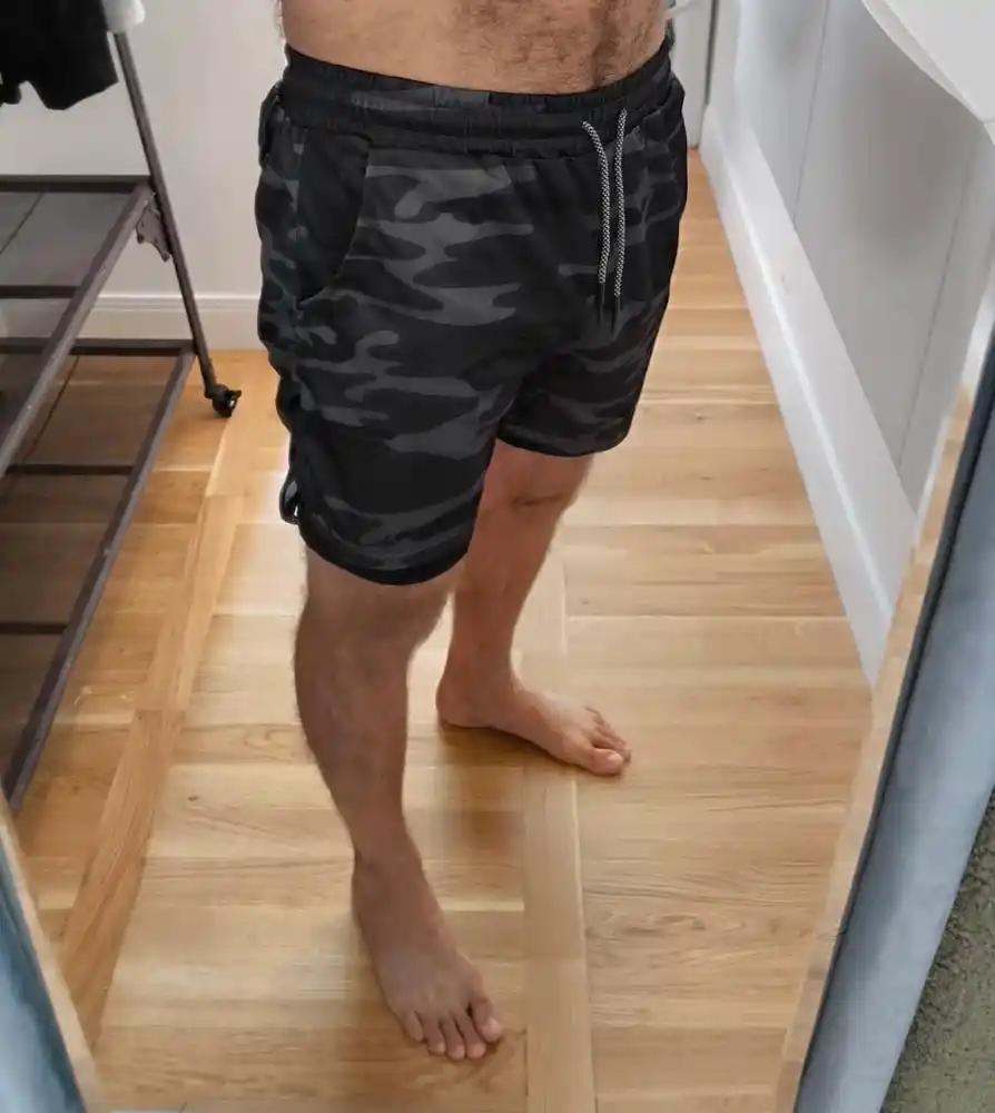 Erkaklar sport shortigi 2 tasi 1 da: tayts va telefon uchun cho'ntakli, sport va fitnes