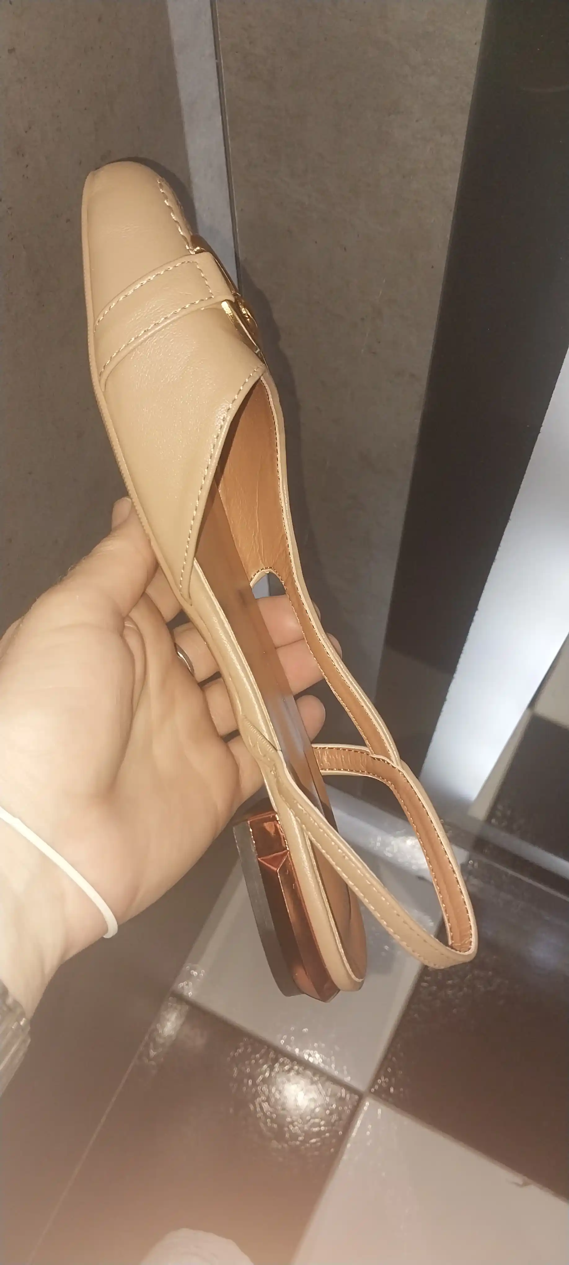 Ayollar uchun bosonojkalar, ayollar yozgi tuflilar sandal