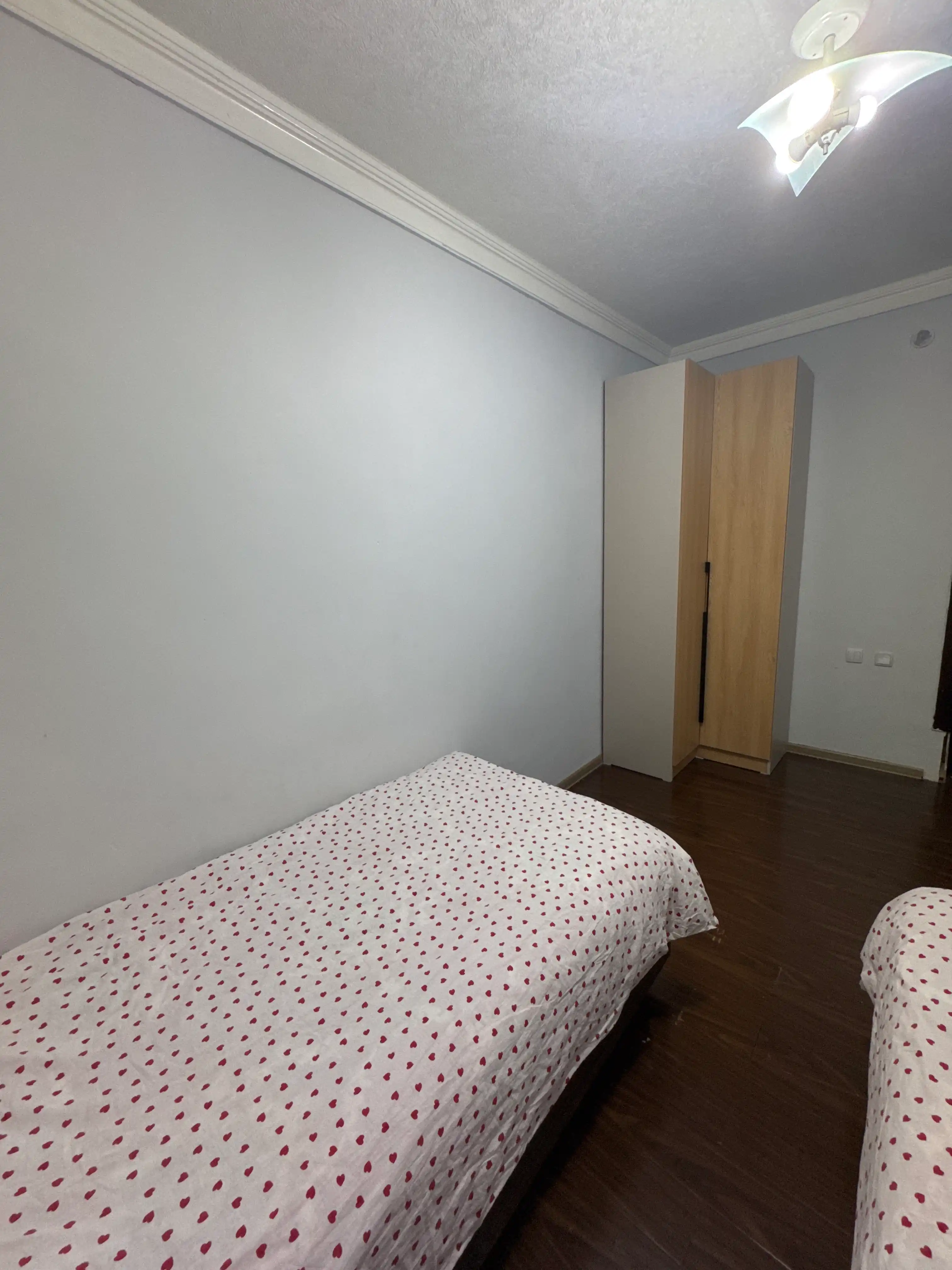 MEBELON burchak shkafi, ochiladigan eshik, keng sig‘imli, 230×82×45 sm