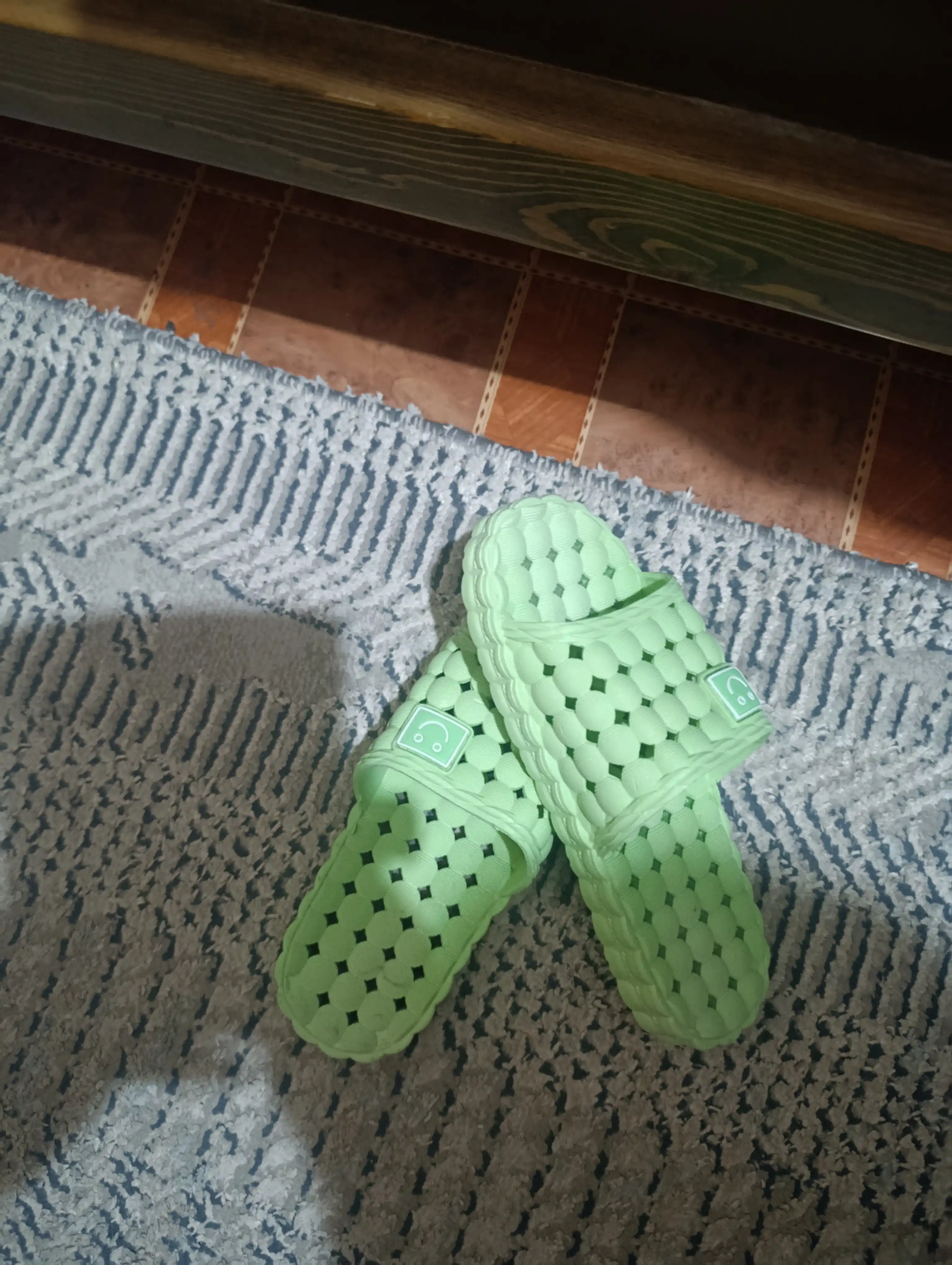 Rezina shippaklar (slanslar) 36–43, sauna, dush va uyda kiyish uchun, unisex