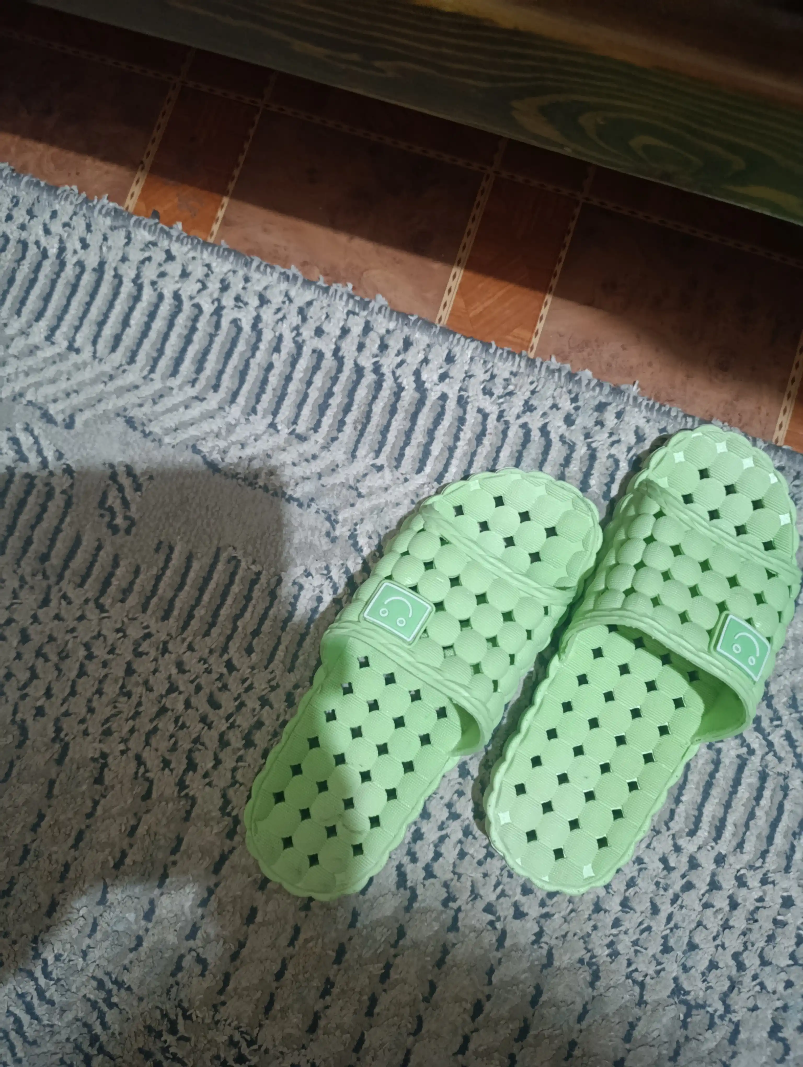Rezina shippaklar (slanslar) 36–43, sauna, dush va uyda kiyish uchun, unisex