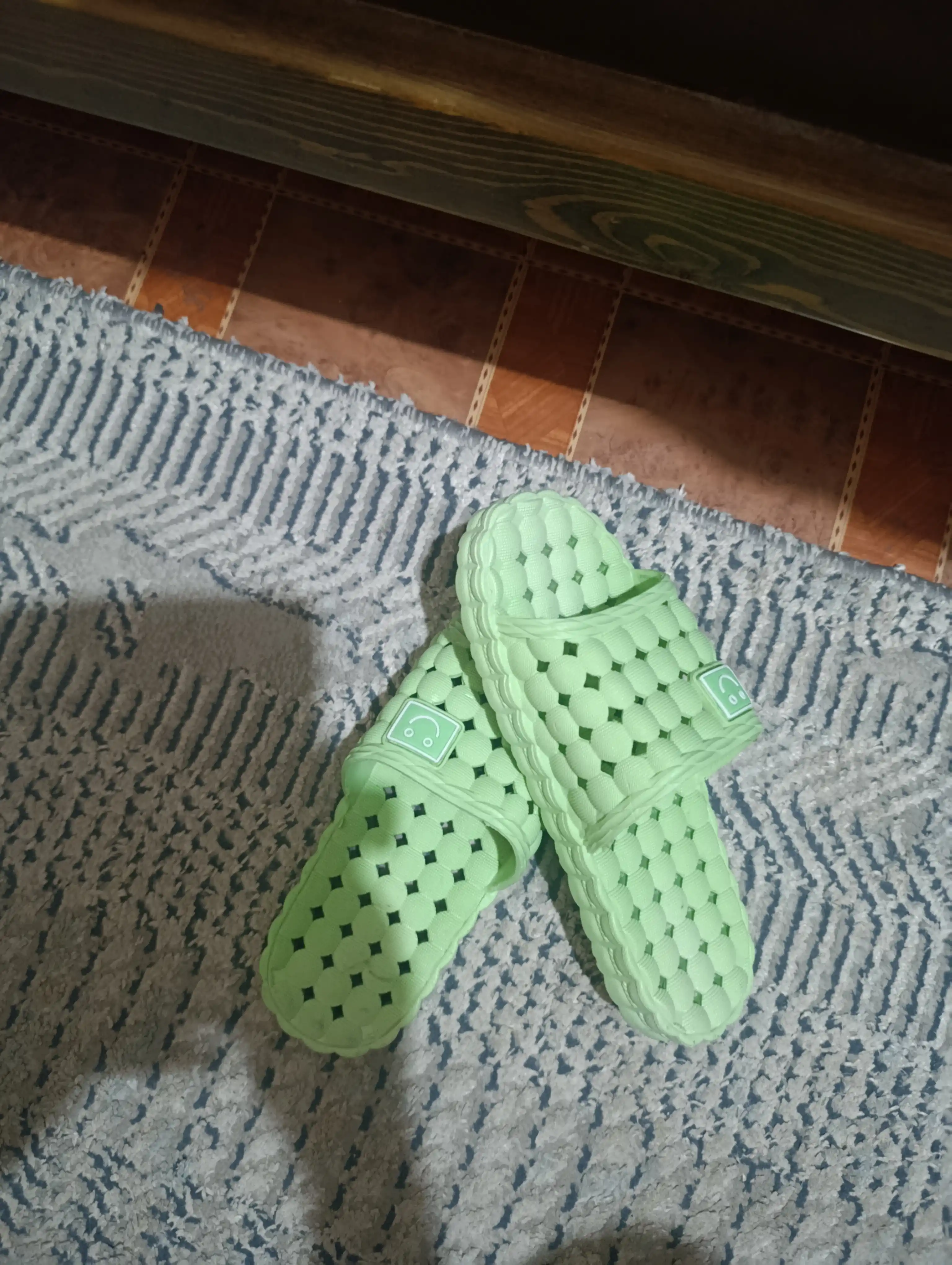 Rezina shippaklar (slanslar) 36–43, sauna, dush va uyda kiyish uchun, unisex