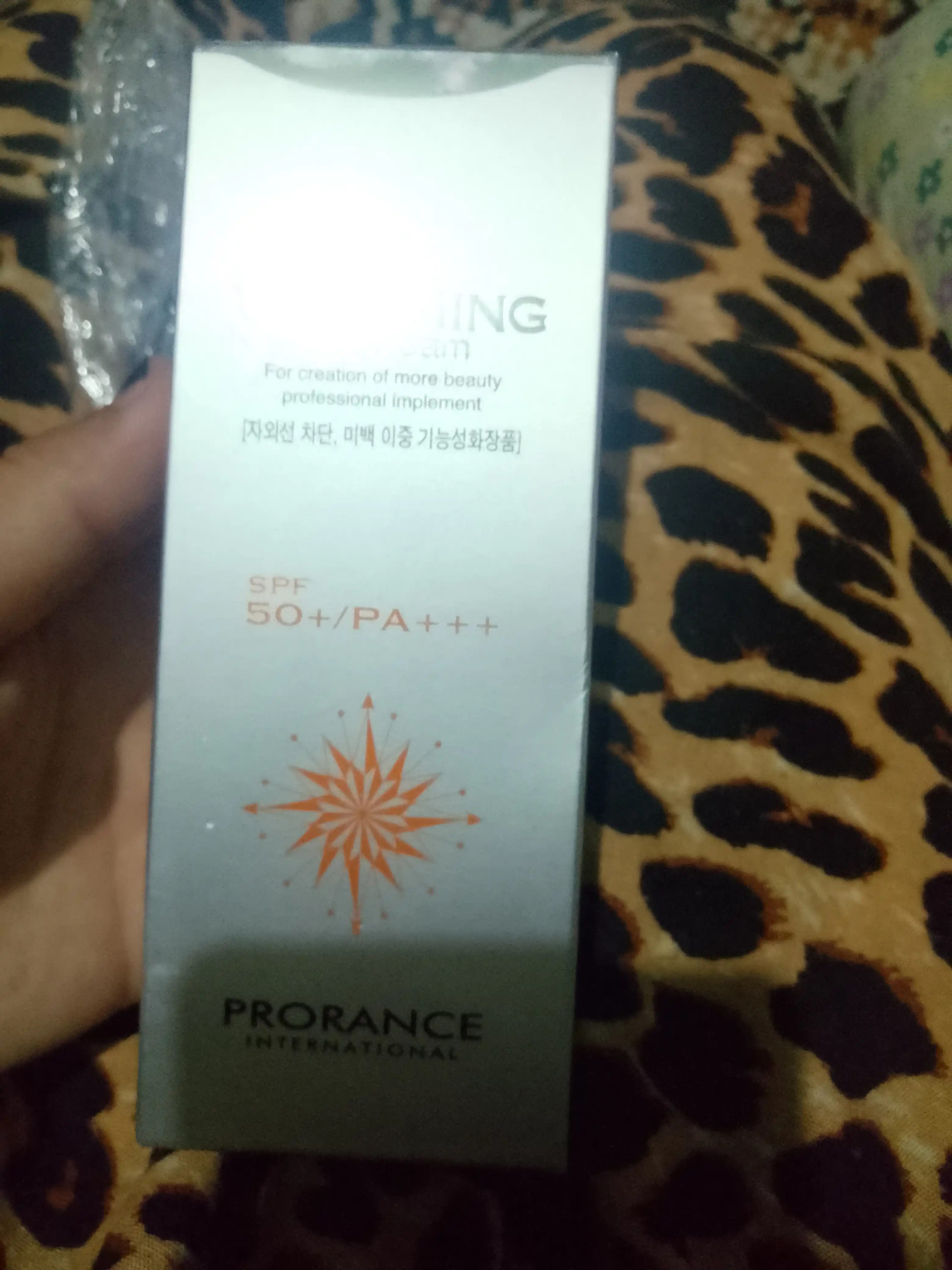 Prorance Whitening SPF 50+ pigmentatsiyaga qarshi oqartiruvchi quyoshdan himoyalovchi krem