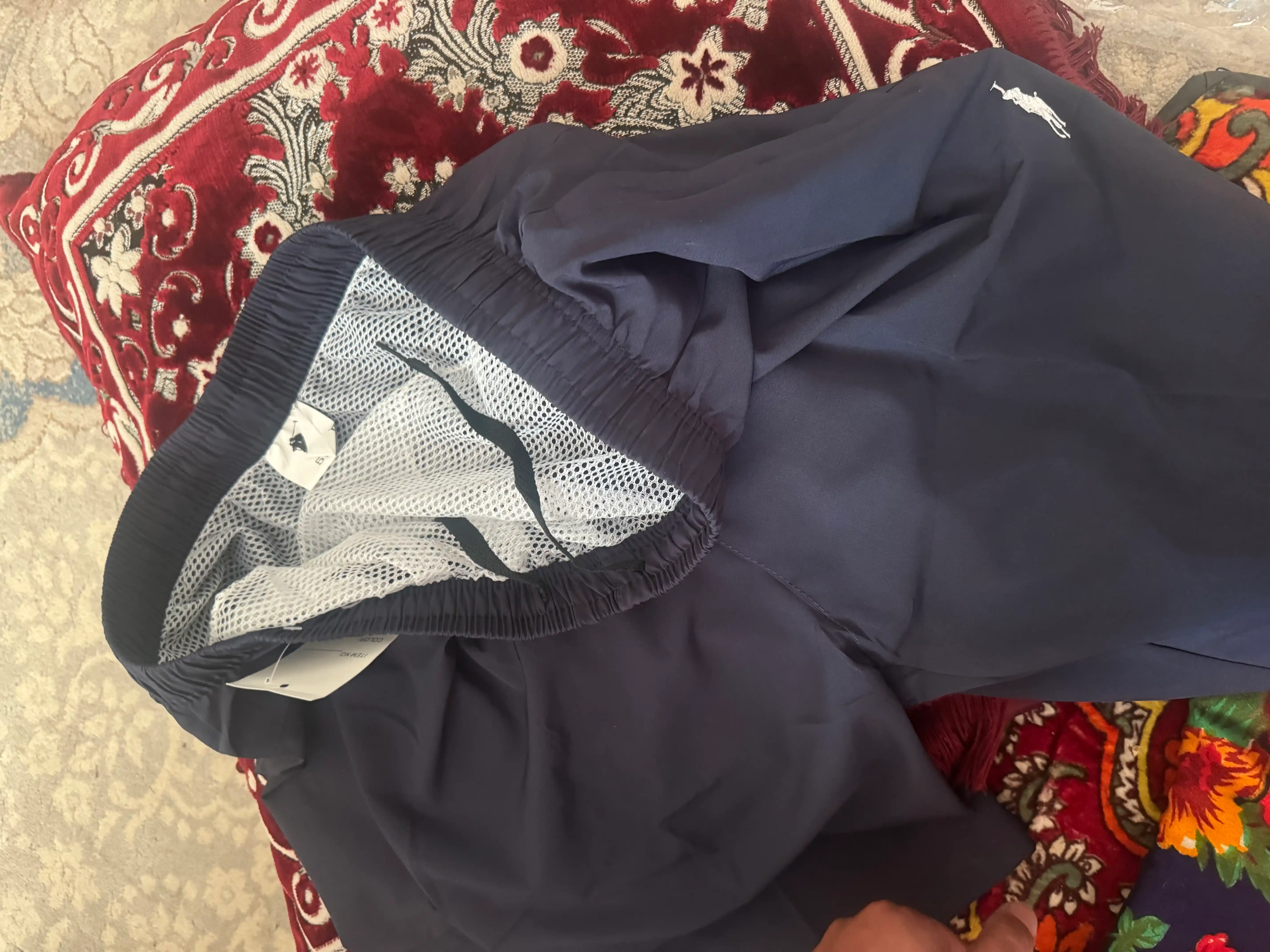Polo erkaklar shortigi – Yozgi va cho‘milish mavsumi uchun qulaylik